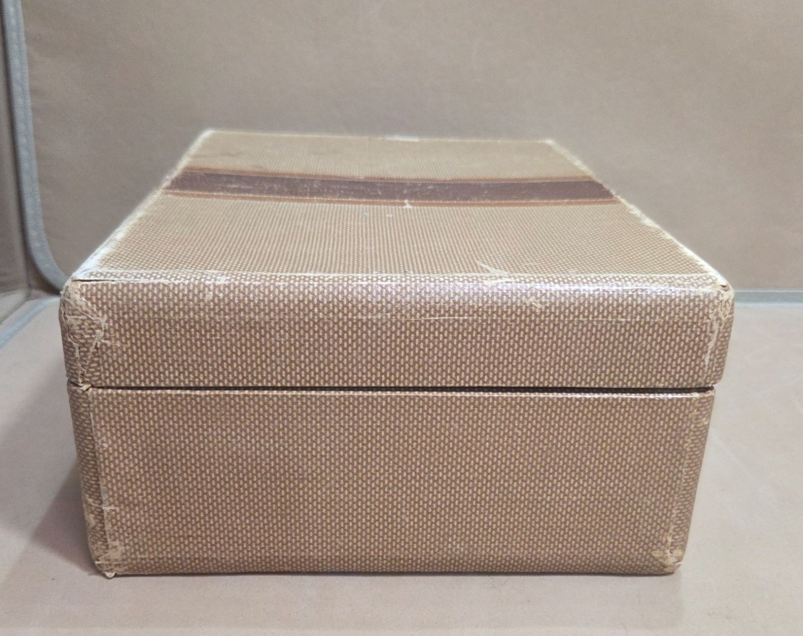Vintage Beige Travel Case With Handle & Pockets