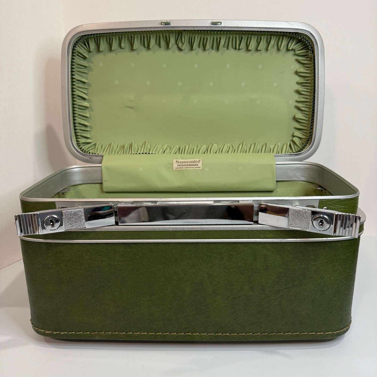 Vintage 1960s Samsonite Fashionaire Green Train Case Cosmetic Makeup Travel Case