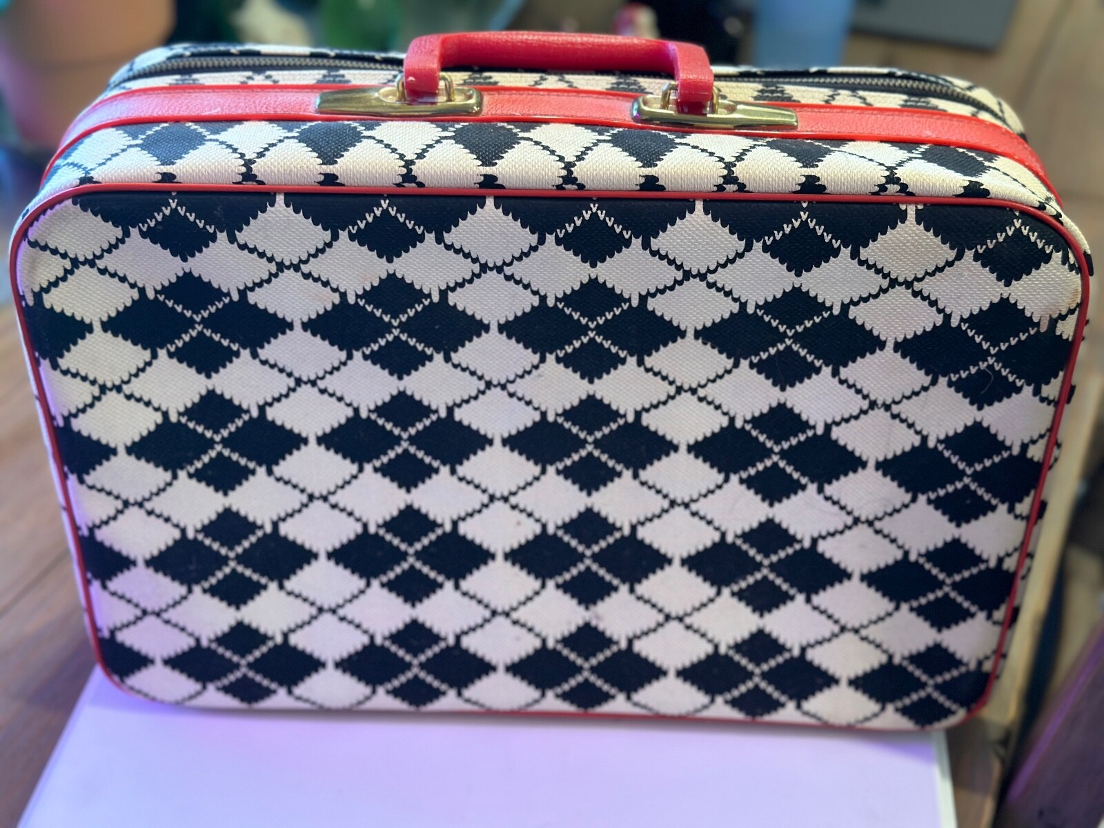 So VINTAGE and Super RETRO Traveling case Black, white pattern with RED accents!