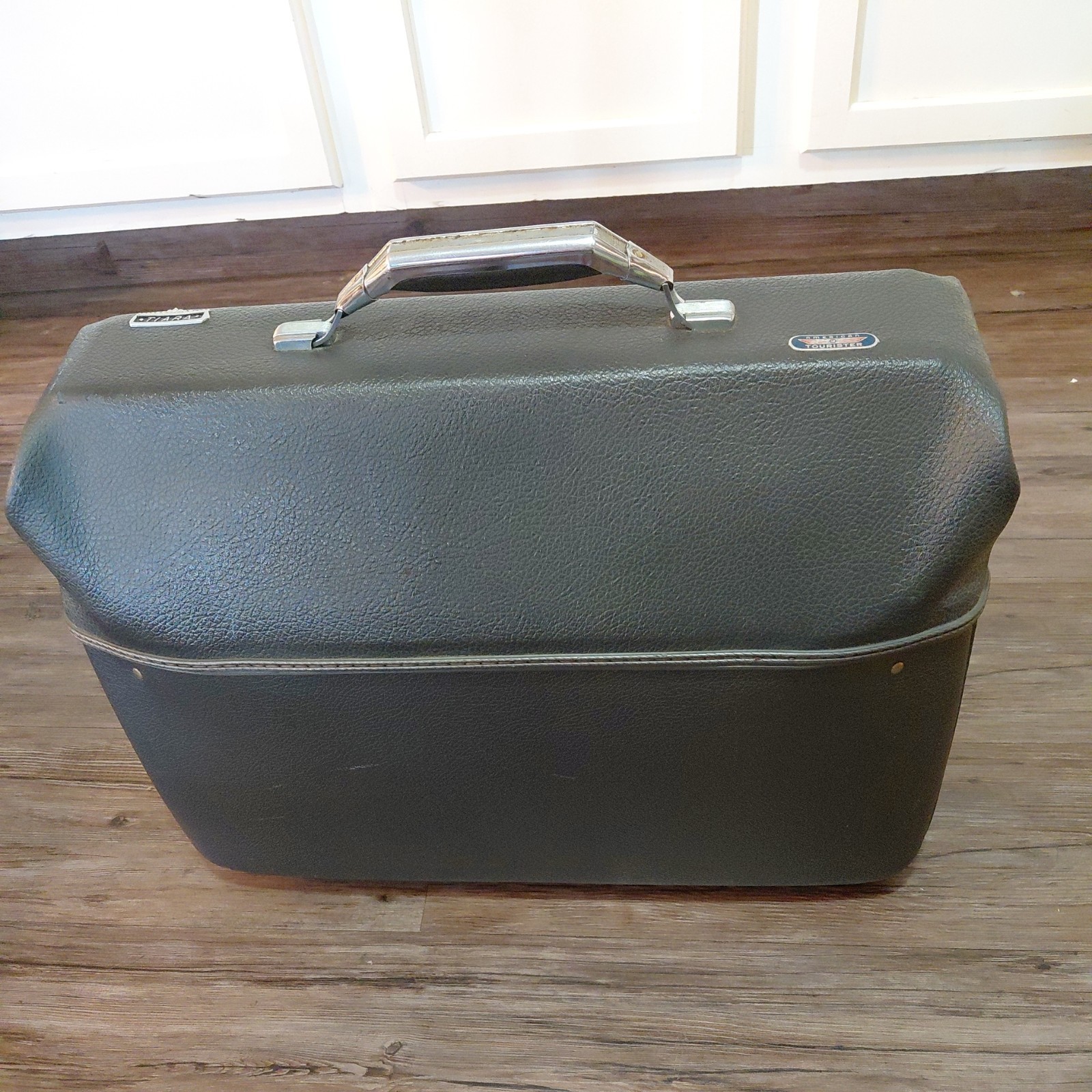 Vintage 1960s AMERICAN TOURISTER ‘Duette’ Tiara Line Hardshell Black Garment Bag