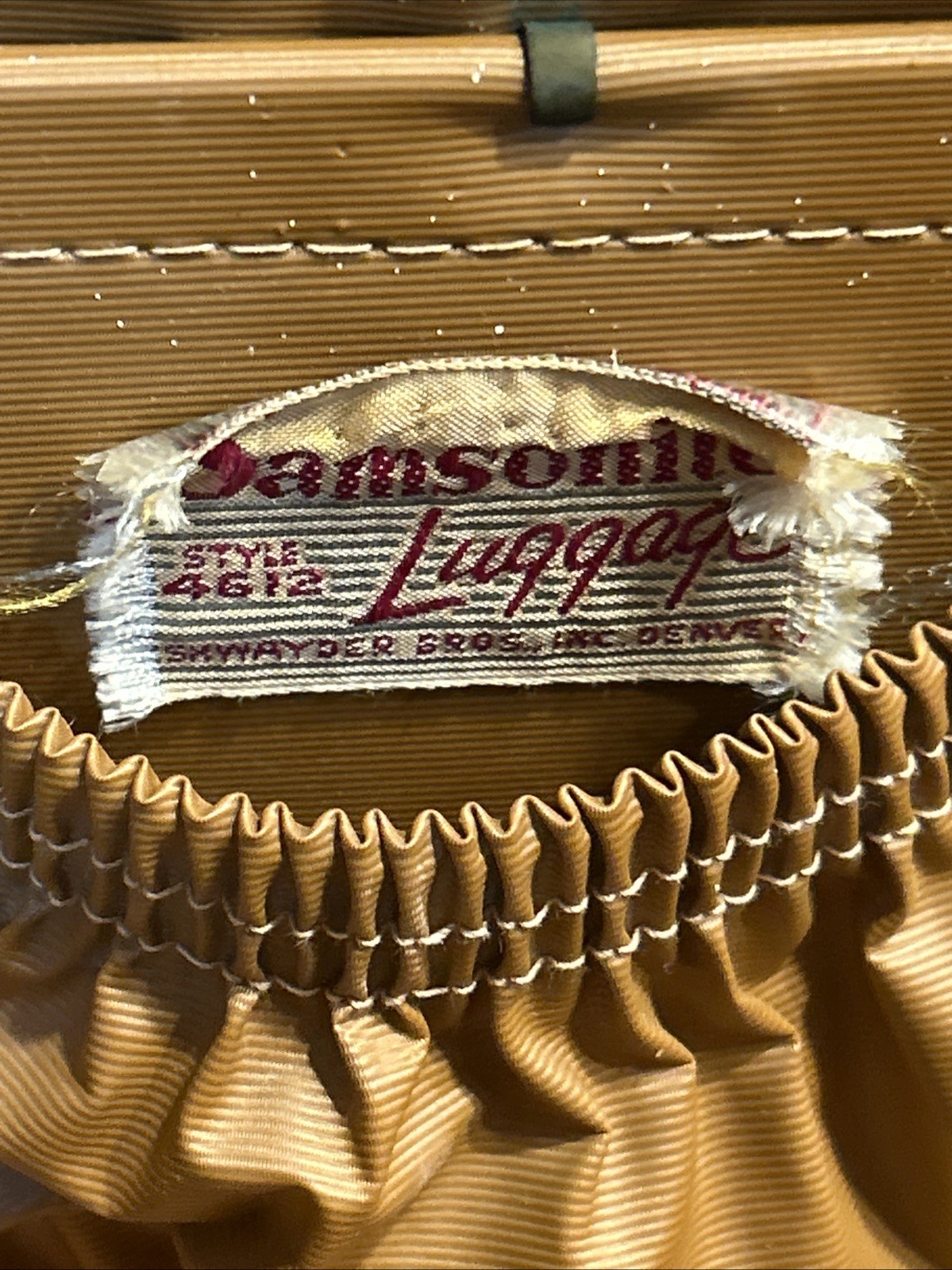 Vintage Samsonite Schwayder TRAIN CASE 4612 Streamlite Caramel Luggage