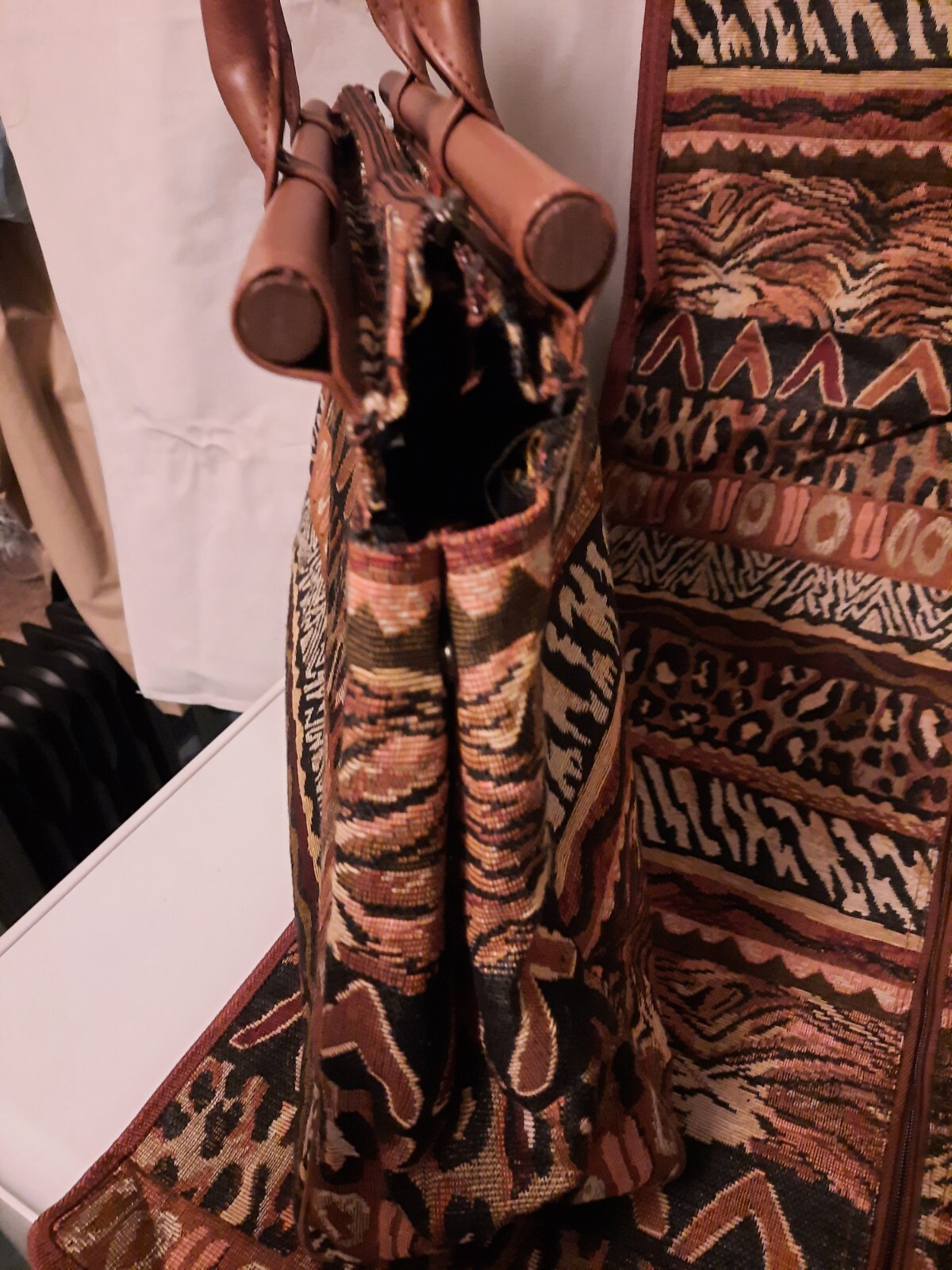 Vintage luggage set 2 pieces. Animal print. Zippers and snaps.