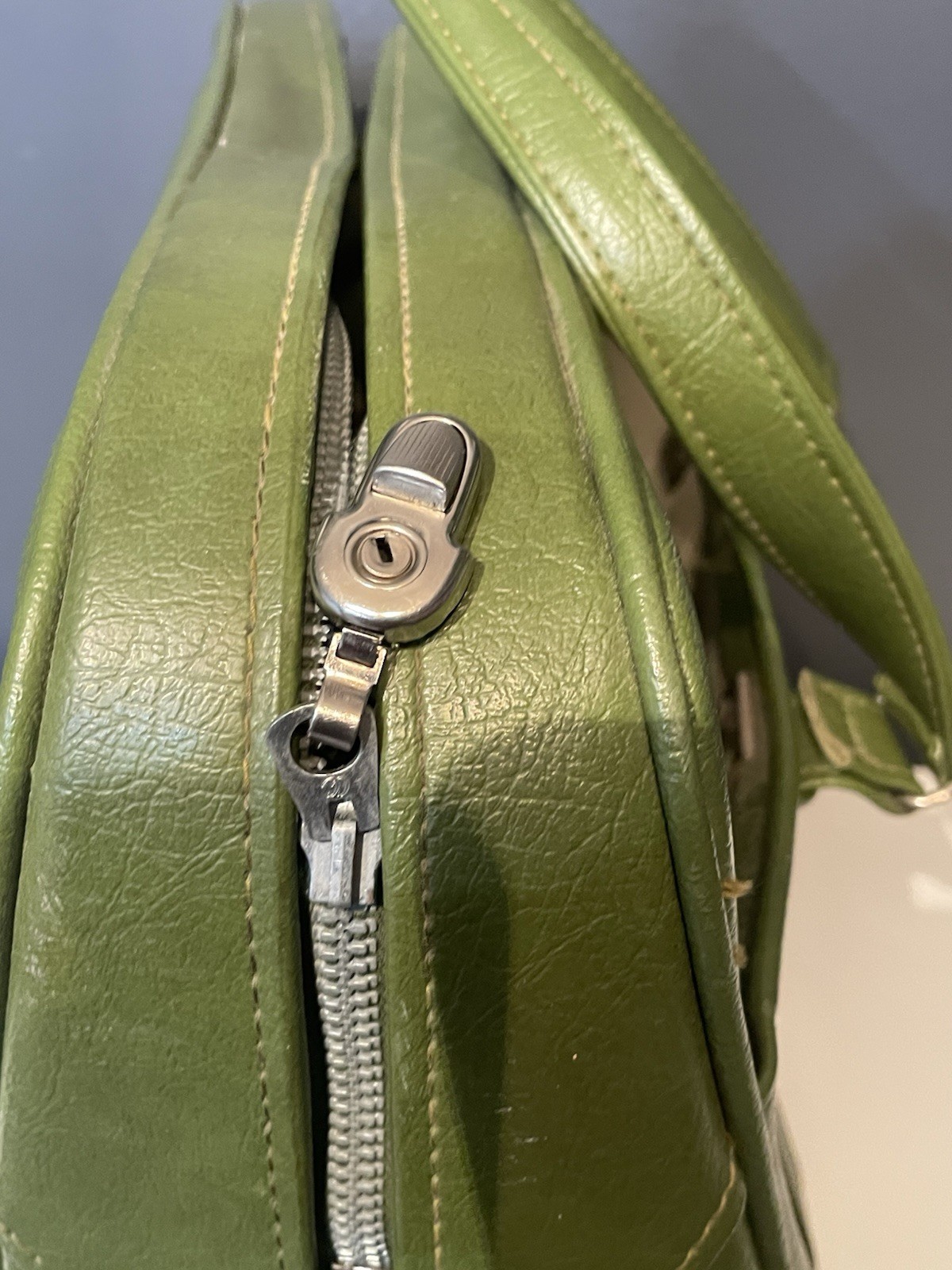 Vintage Samsonite Silhouette Denver, CO Green Zipper Carry-on Train Bag Handles