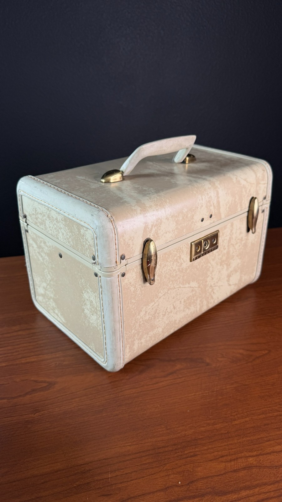 Vintage 1950s Samsonite train case KEY small suitcase ivory white marble hard