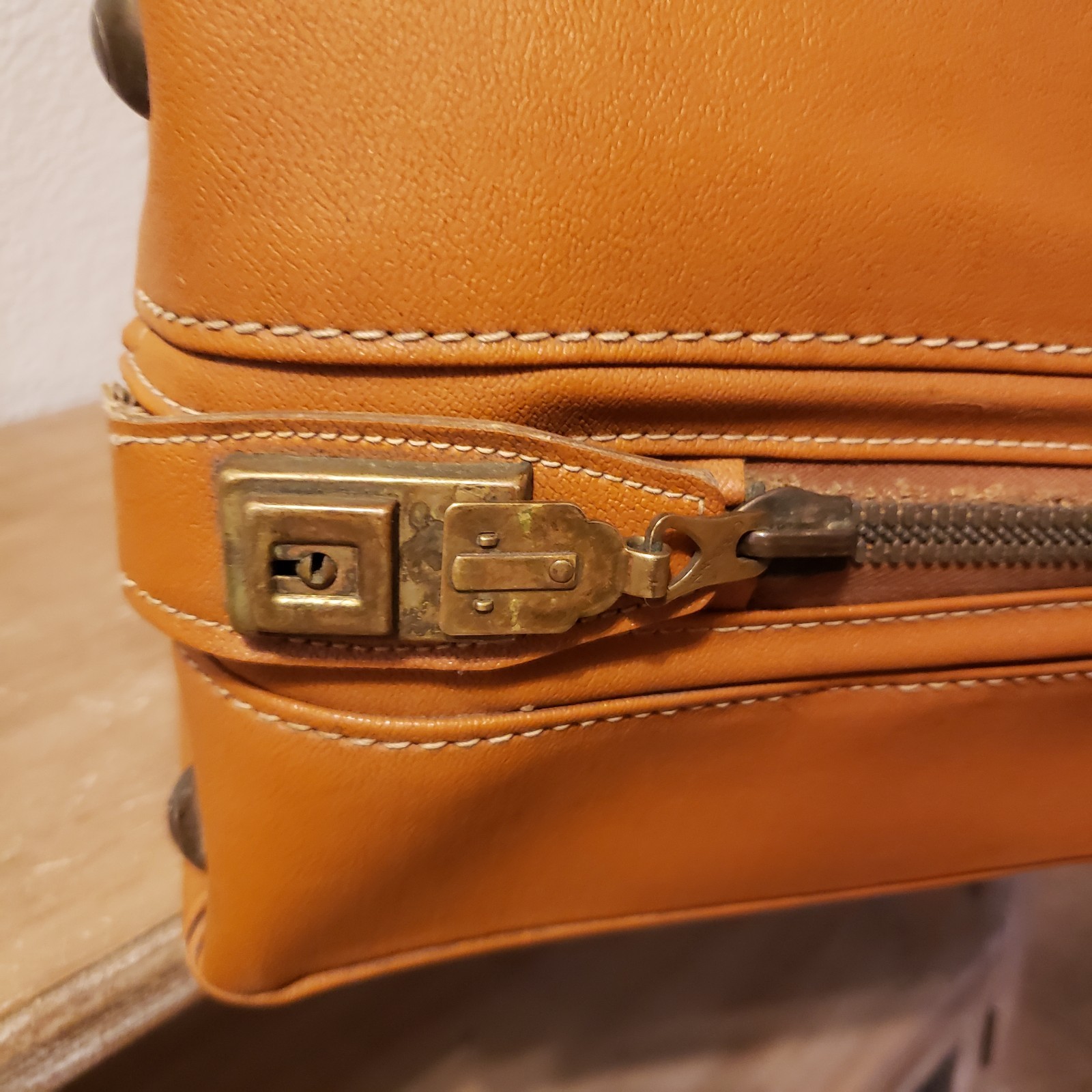 True Vintage ZippoGrip Hard Case Travel/Luggage Bag