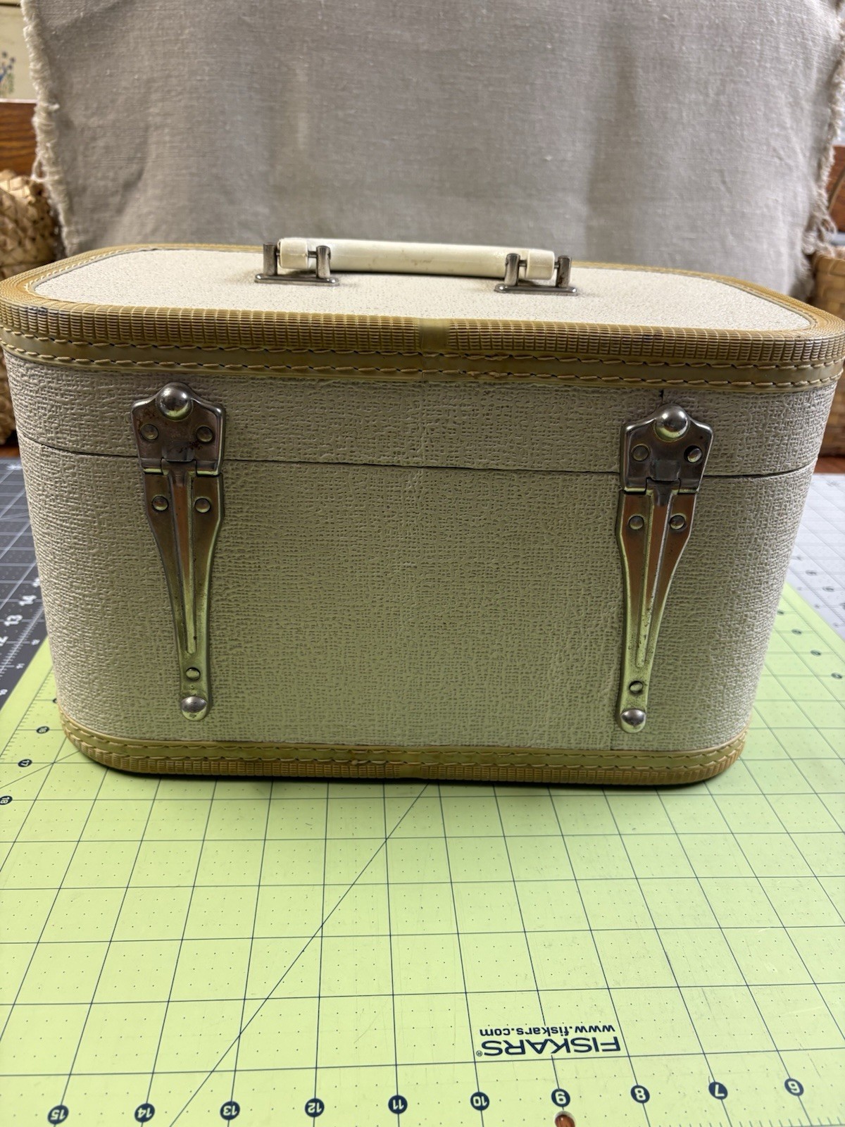 “Air Pak”, Petersburg VA, Vintage Train Case With New Lining, Vinyl Exterior