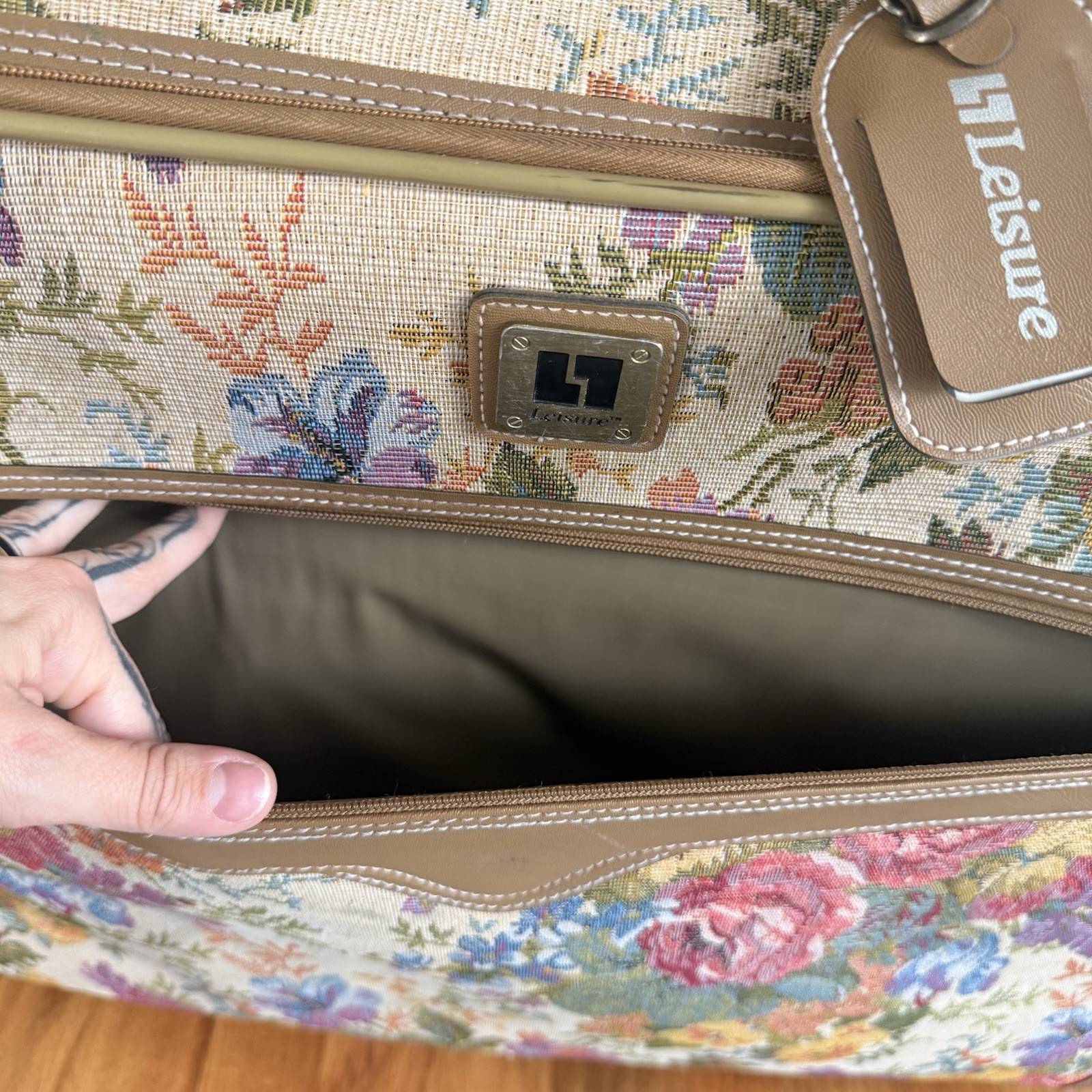 VTG Jordache Floral Tapestry Leisure Luggage Wheels Carry On Suitcase 70’s-80’s