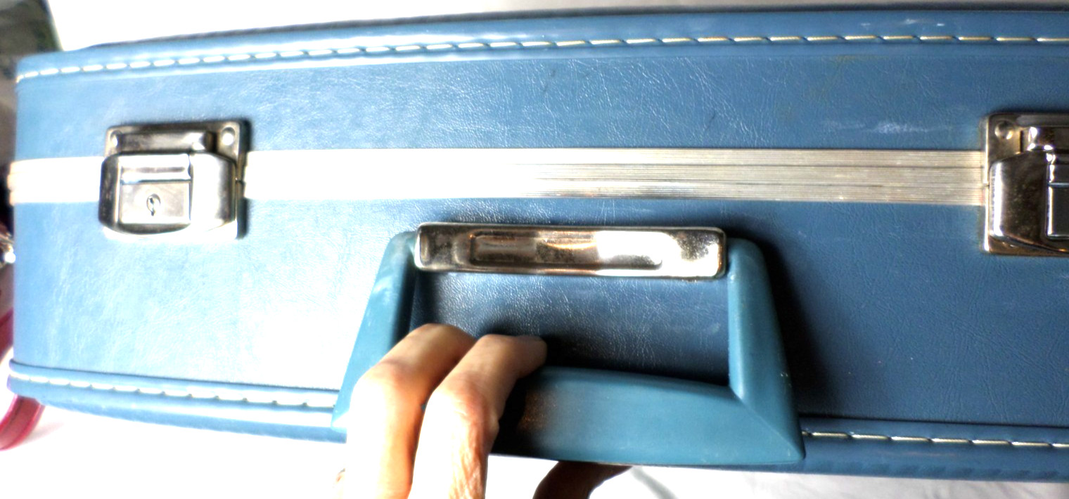 2 Vintage 1960’s Powder Blue Hard Shell Nesting L&M US Suitcases Luggages 3 Keys