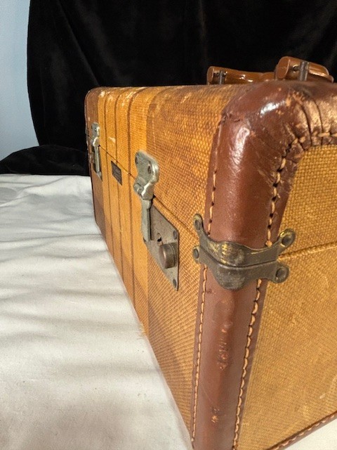 Vintage Crown Bengal Stripes Tweed Train Case w/ Leather Corners – E.L.A. 1950s