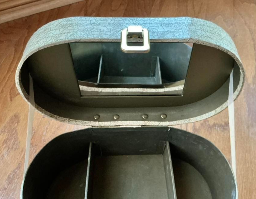 Vintage Oval Travel Makeup Cosmetic Vanity Case with Mirror Angels on Top