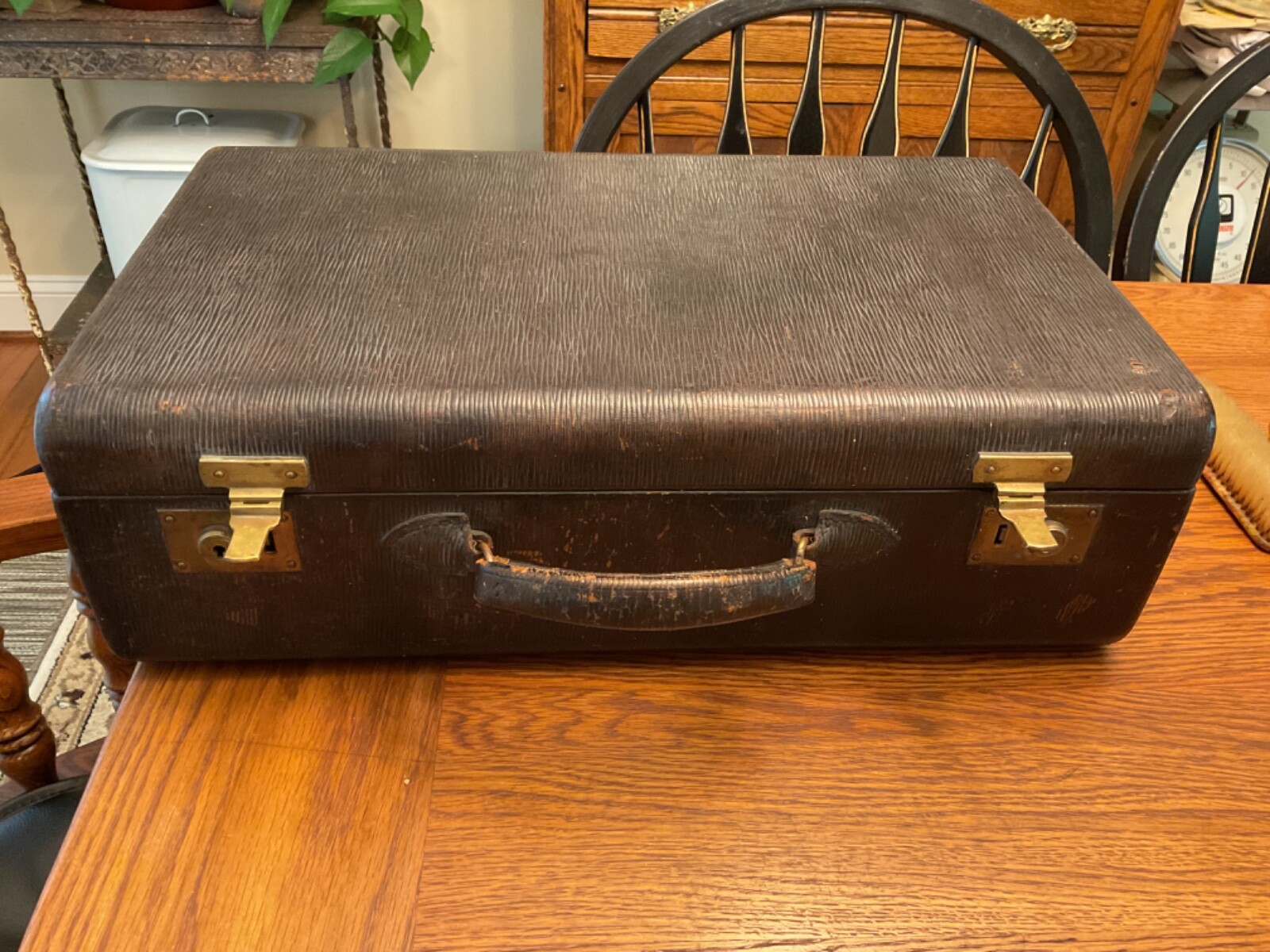 VTG 19.5x12x6″ Vanity Suitcase w/Accessories and KEYS