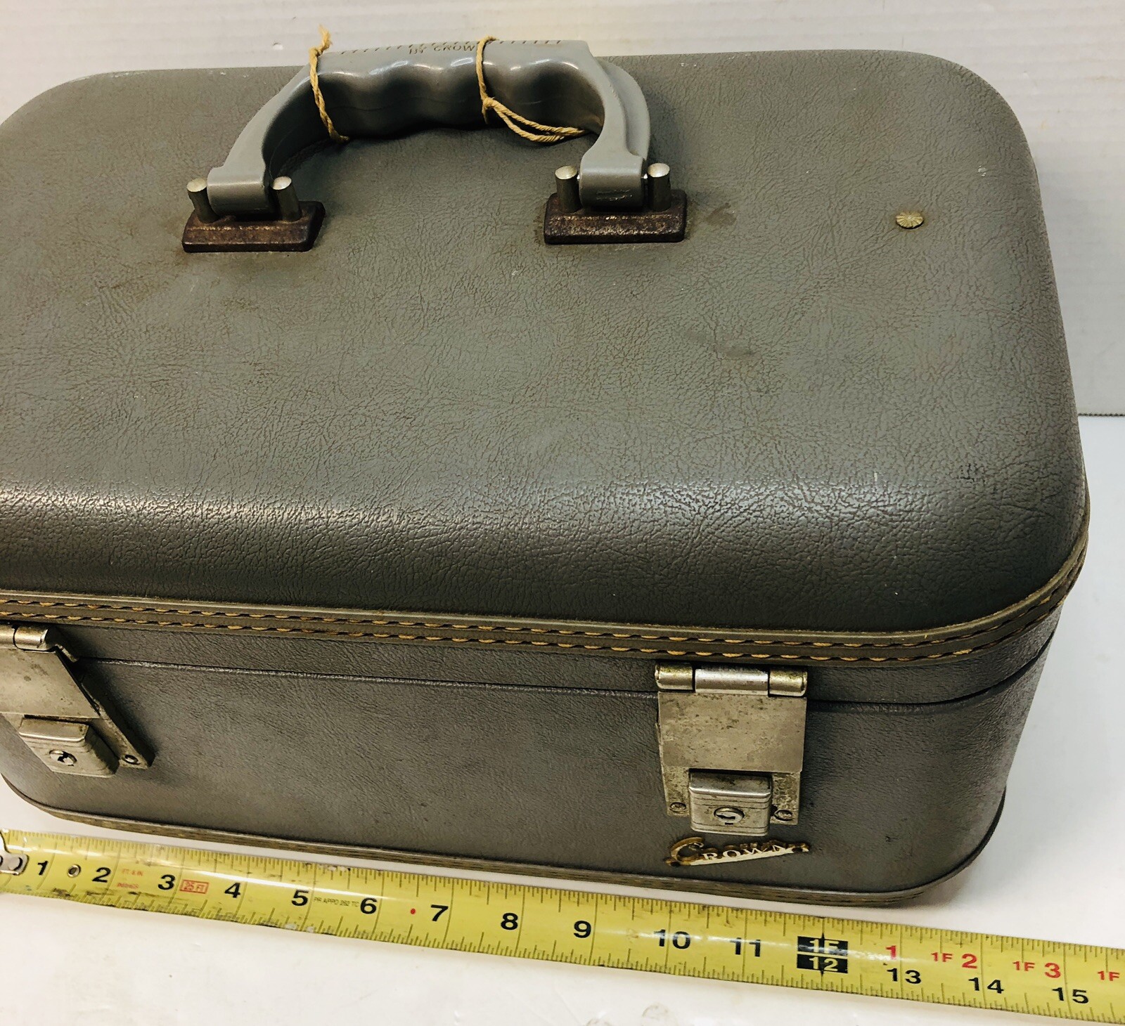 Vintage Crown Gray Makeup Train Case Luggage *Interior Rough *No key *Project