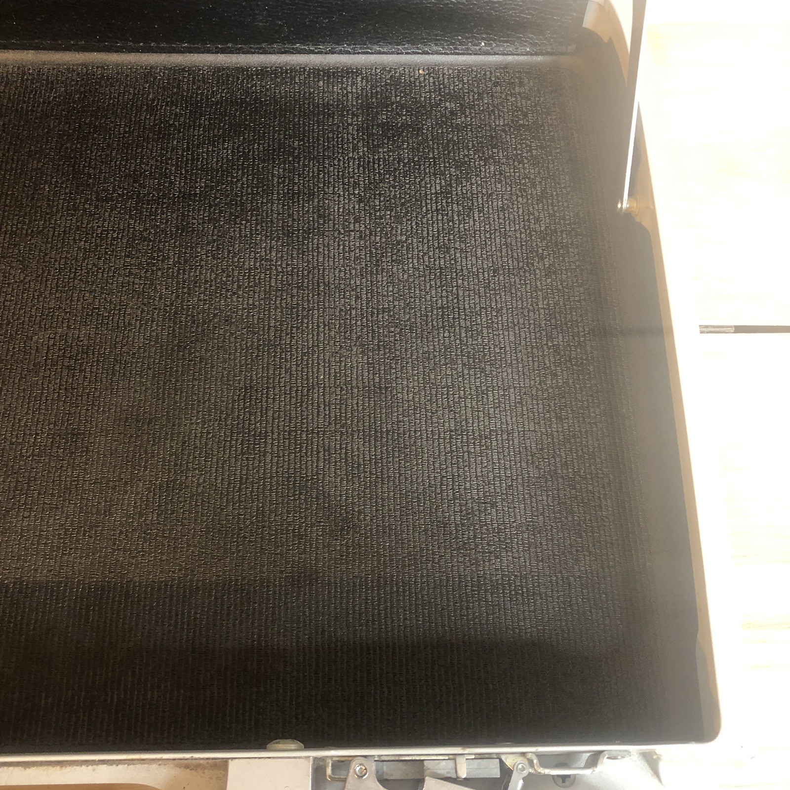 Vintage Samsonite Gray Hard Side Brief Case, No Key, 18″ Wide x 12″ Tall x 3″ Th