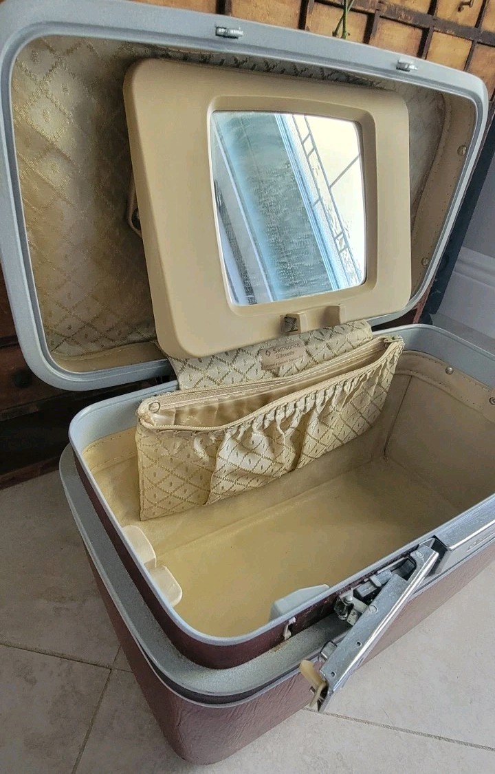 Vintage Burgundy Samsonite Silhouette Train Case With Tag & Adjustable Mirror