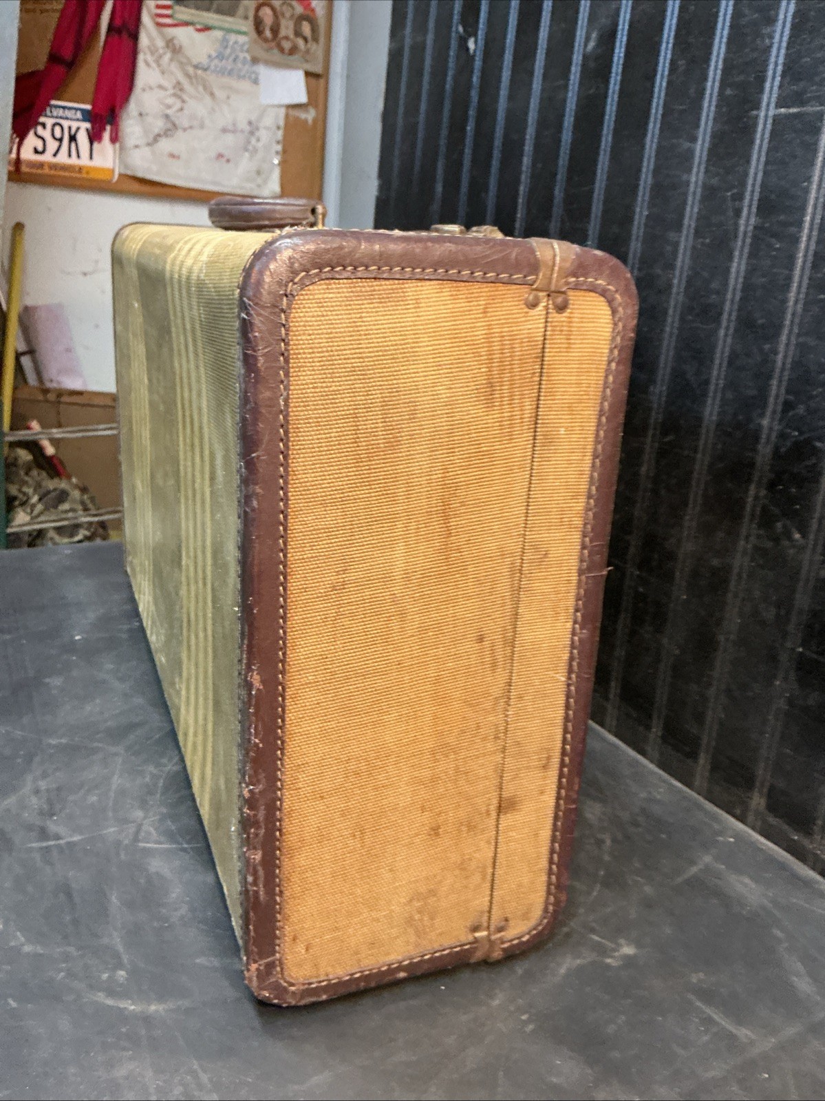 Vtg LUGGAGE, HARD TWEED EARLY 1900’S, BROWN STRIPES Leather Handel 24”x14”x7”