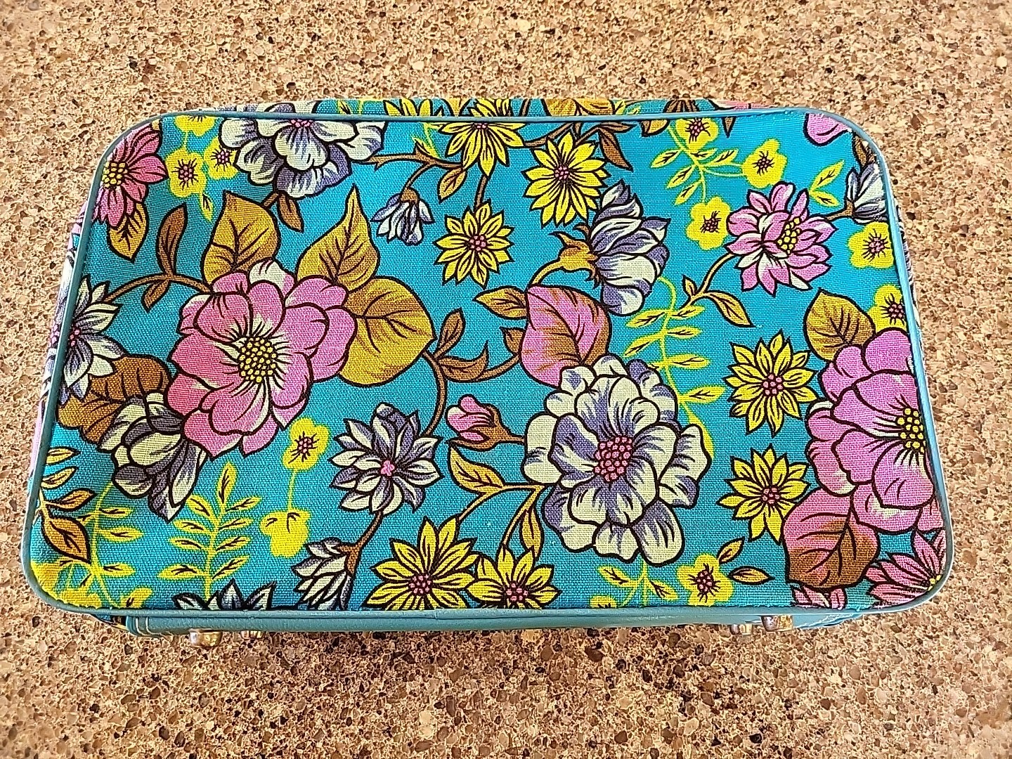 Suitcase “Bantam Travelware” Multi Color Floral Pattern VTG 1960’s MCM No Key
