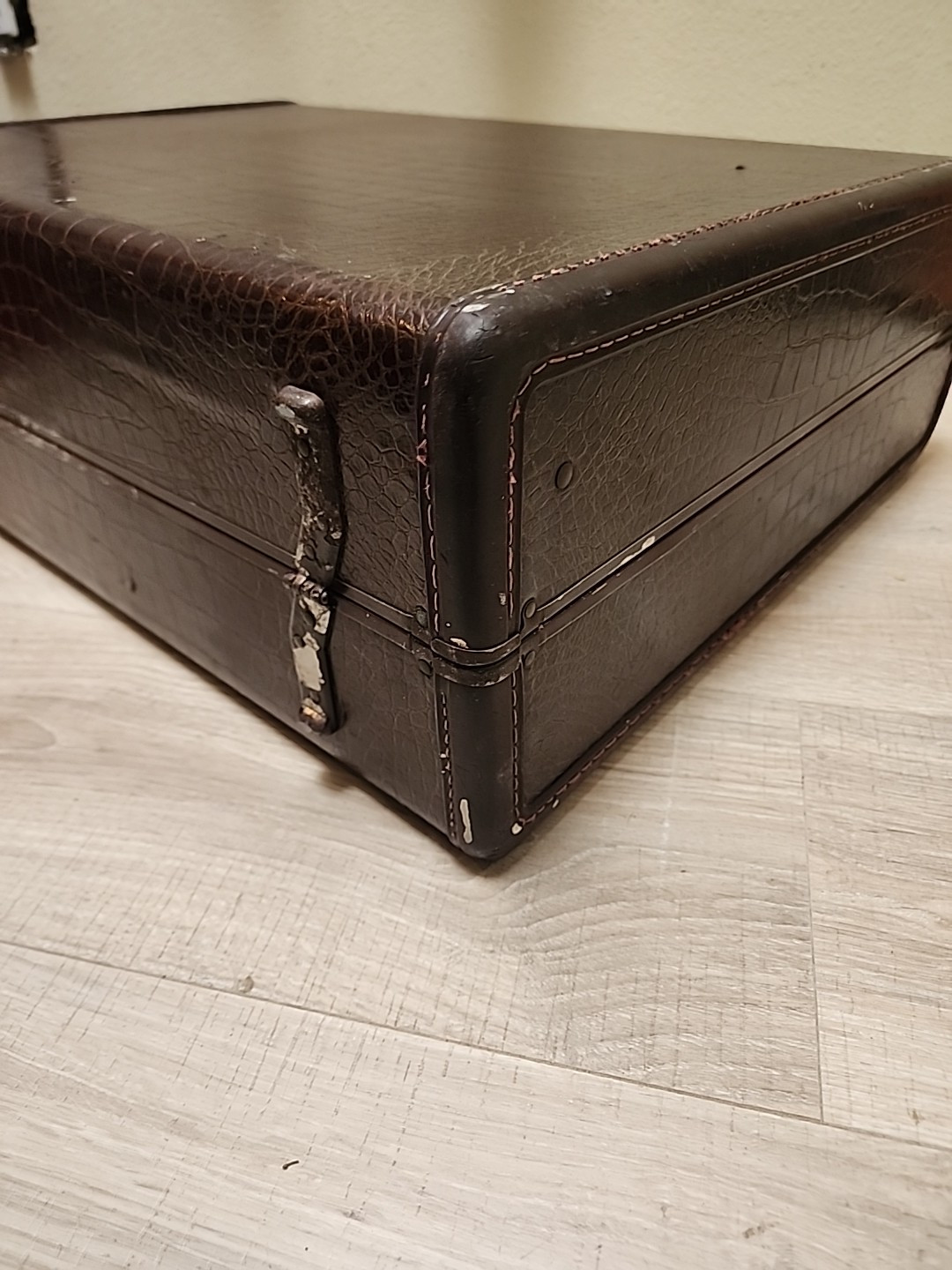 VINTAGE Samsonite 4135 Leather Faux Alligator Suitcase Luggage Brown