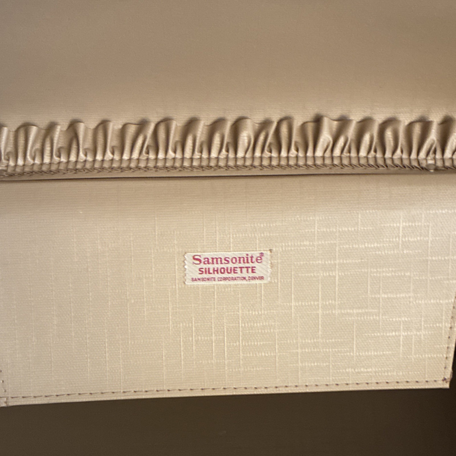 Samsonite Silhouette Vintage Hard Shell Beige Vanity Case Locking