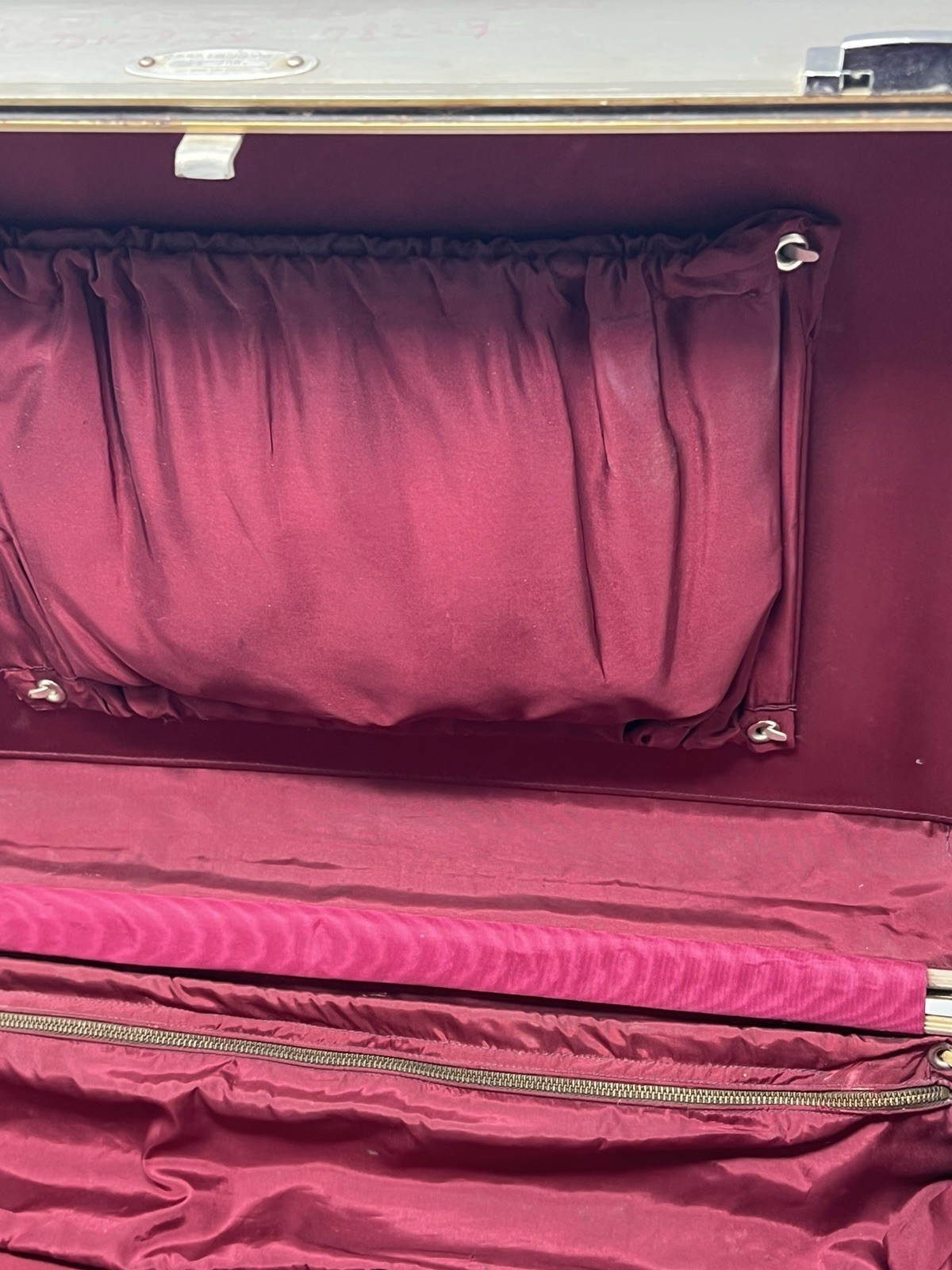 Halliburton Aluminum Travel Suitcase 18″ x 13″ x 6″ Missing Handle No Key