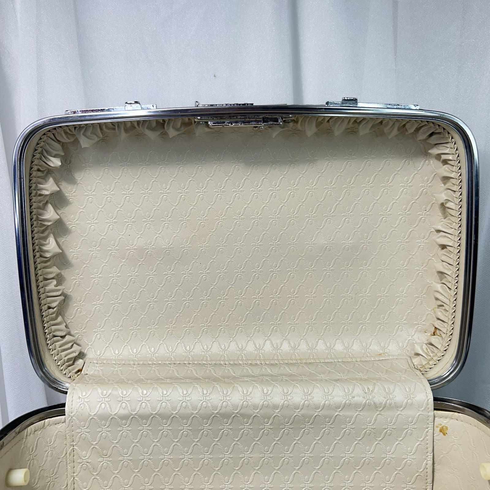 VGC Vintage Brown American Tourister Escort Train Cosmetic Hard Case Luggage Tag