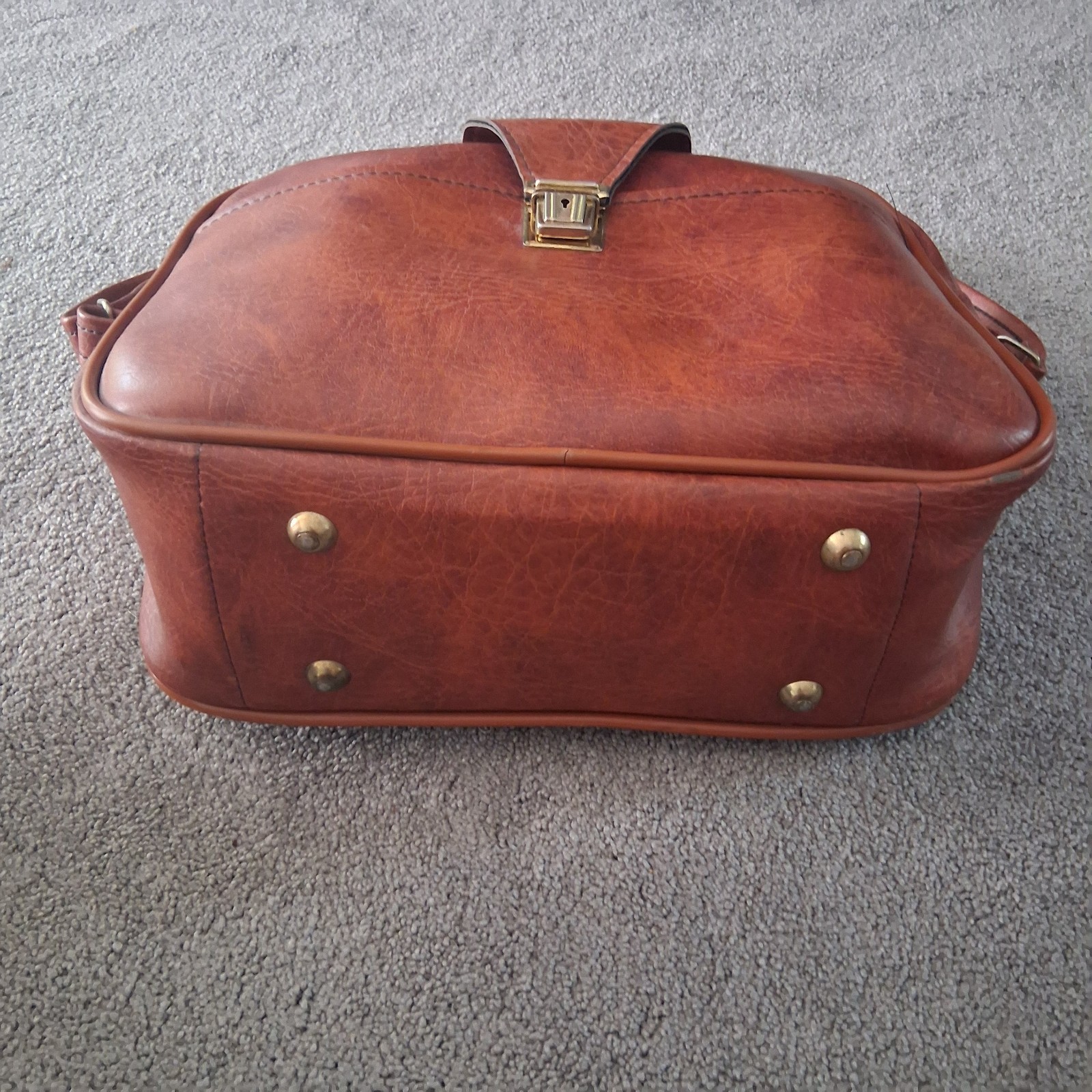 VTG Scovill Overnight Leather Soft-Sided Bag with Adjustable Shoulder Strap