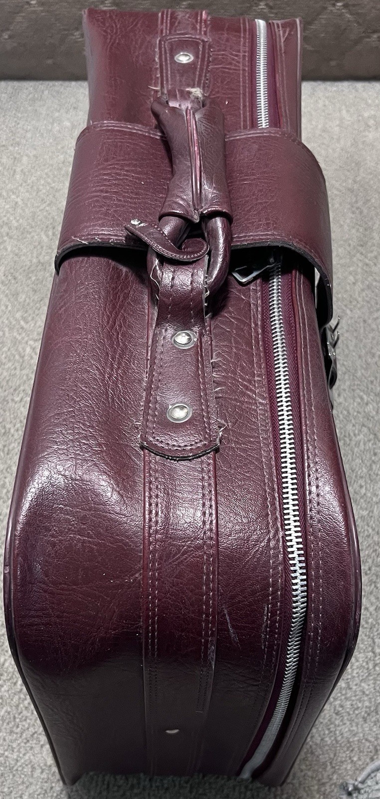 Vintage 1970s SUITCASE DURABLE Vinyl/Naugahyde w/Buckle BURGUNDY Korea 22x16x8″
