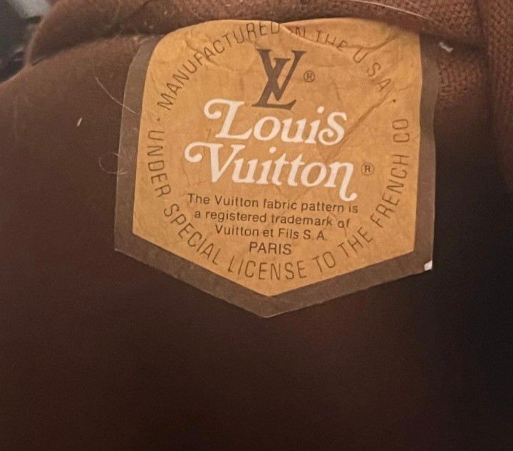AUTHENTIC RARE VINTAGE LOUIS VUITTON MONOGRAM GARMENT BAG PAPER TAG “READ”