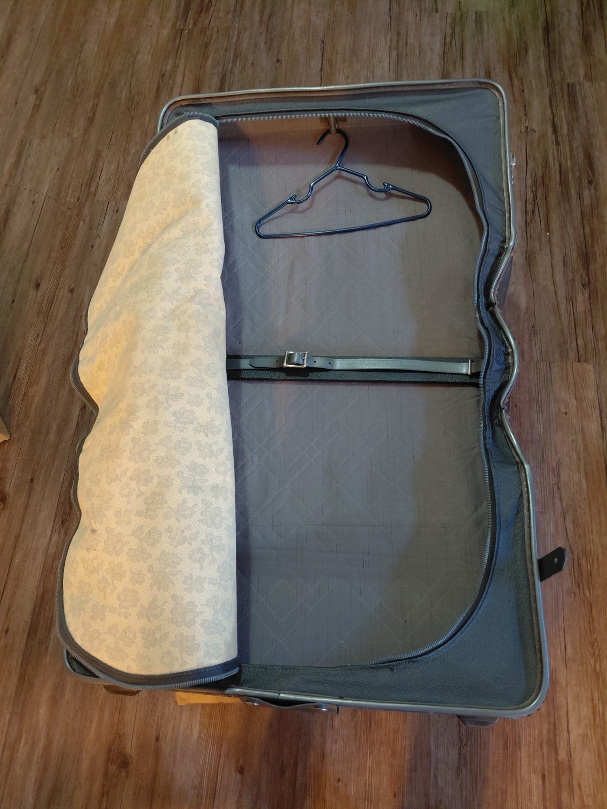 Vintage 1960s AMERICAN TOURISTER ‘Duette’ Tiara Line Hardshell Black Garment Bag