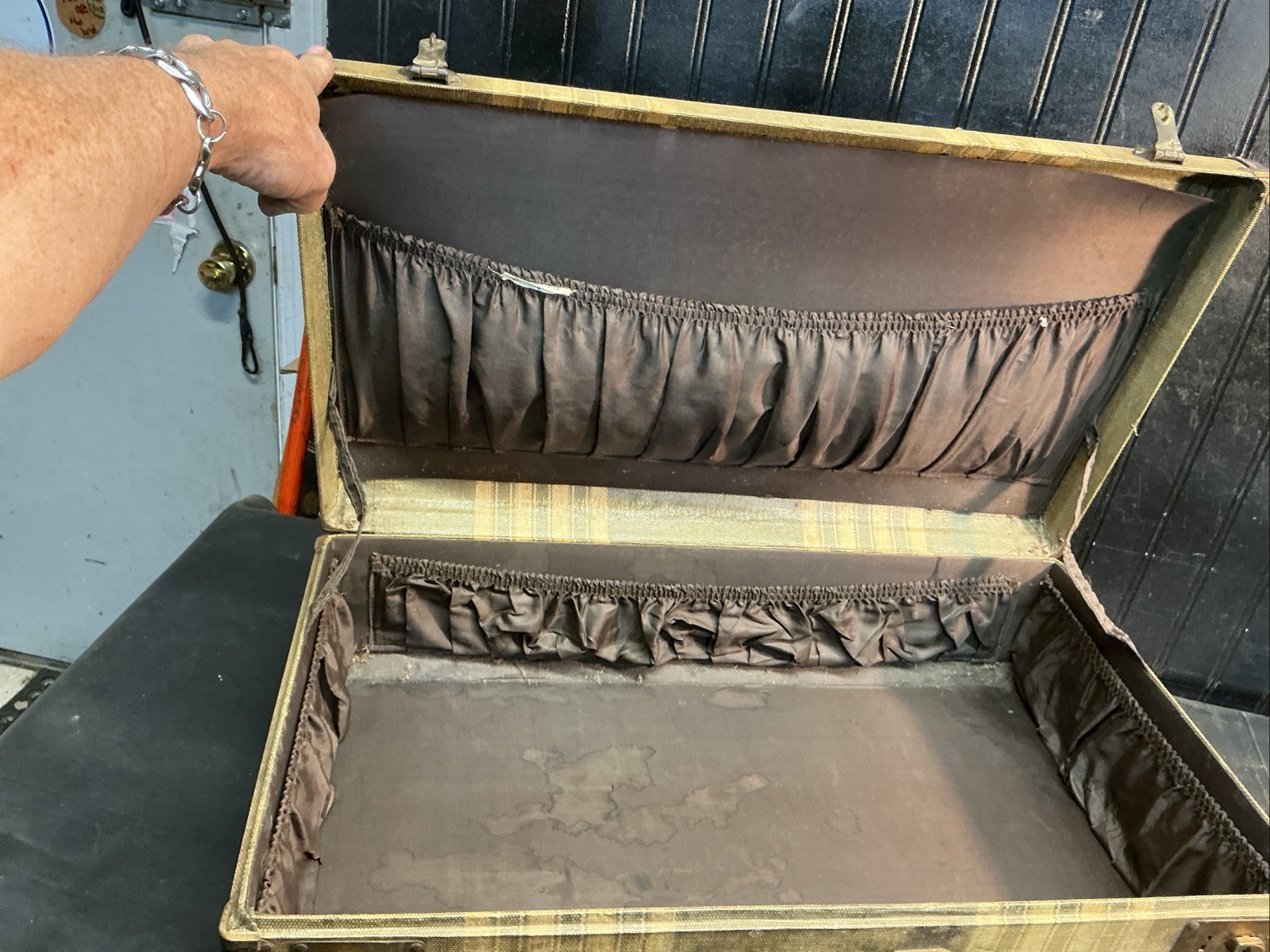 Vtg LUGGAGE, HARD TWEED EARLY 1900’S, BROWN STRIPES Leather Handel 24”x14”x7”