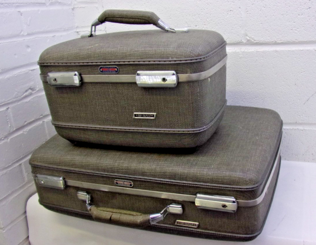 (2) Vintage American Tourister Tri-Taper train cases with textured exterior.