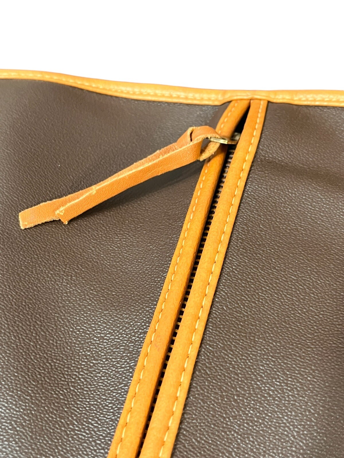 Vintage LE Aramis Faux Leather Classic Travel Garment Bag The Club Suiter No. 1