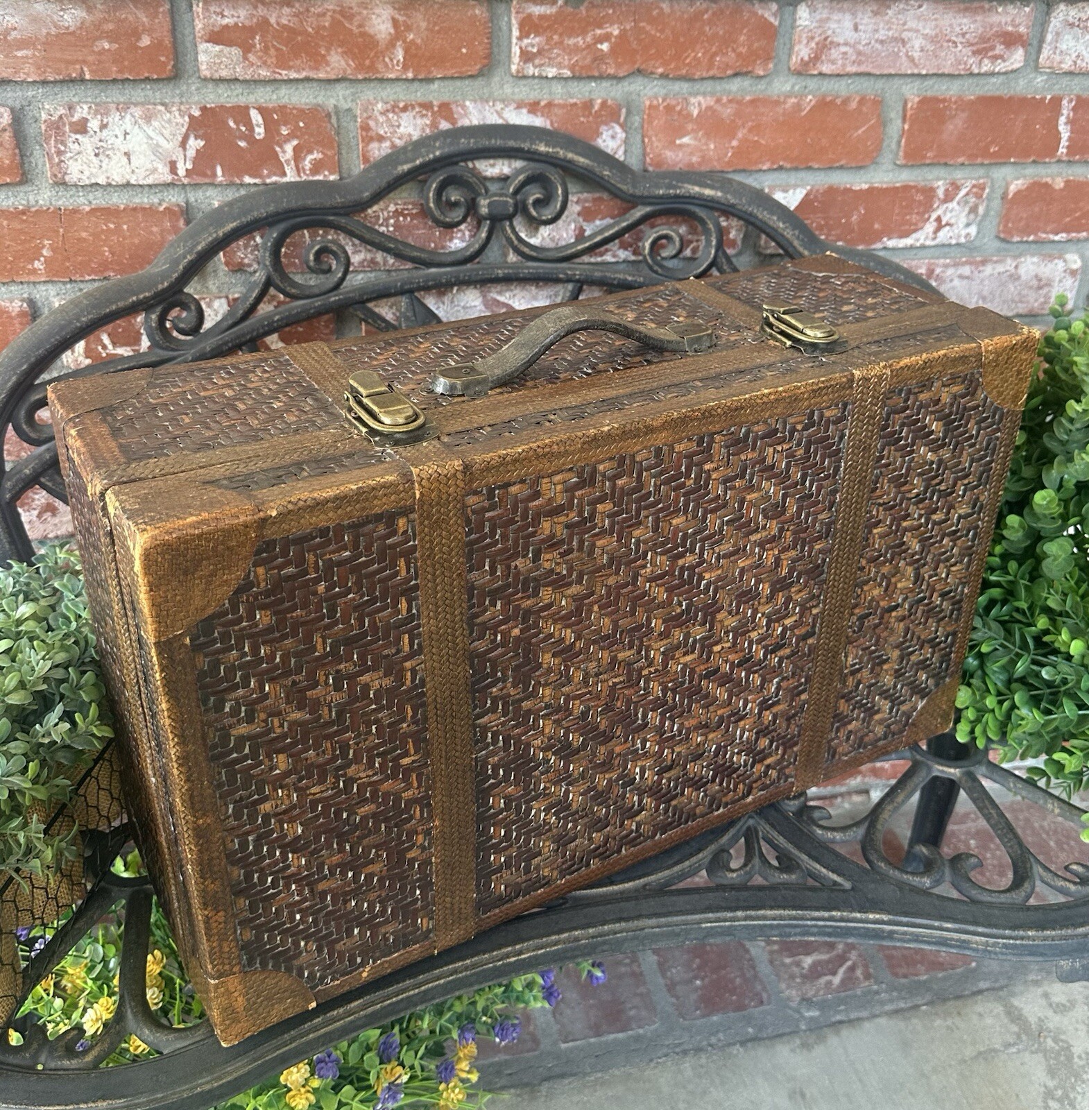Vintage Woven Rattan Design Wood Case; Brown W/Handle & Latches; Felt Interior
