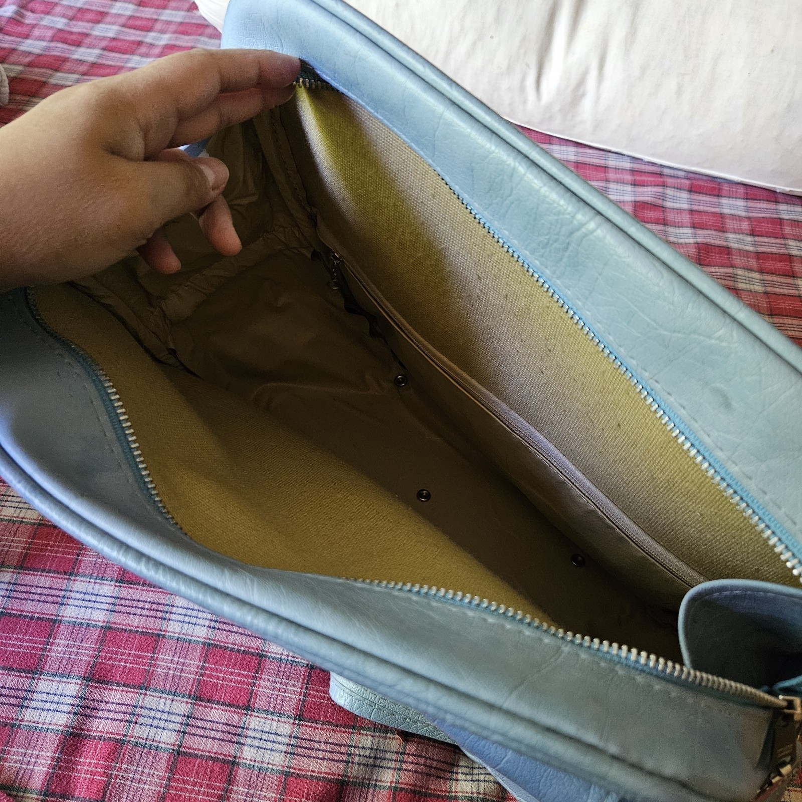 Vintage 70s Samsonite Profile Faux Leather Light Blue Carry-on Shoulder Bag