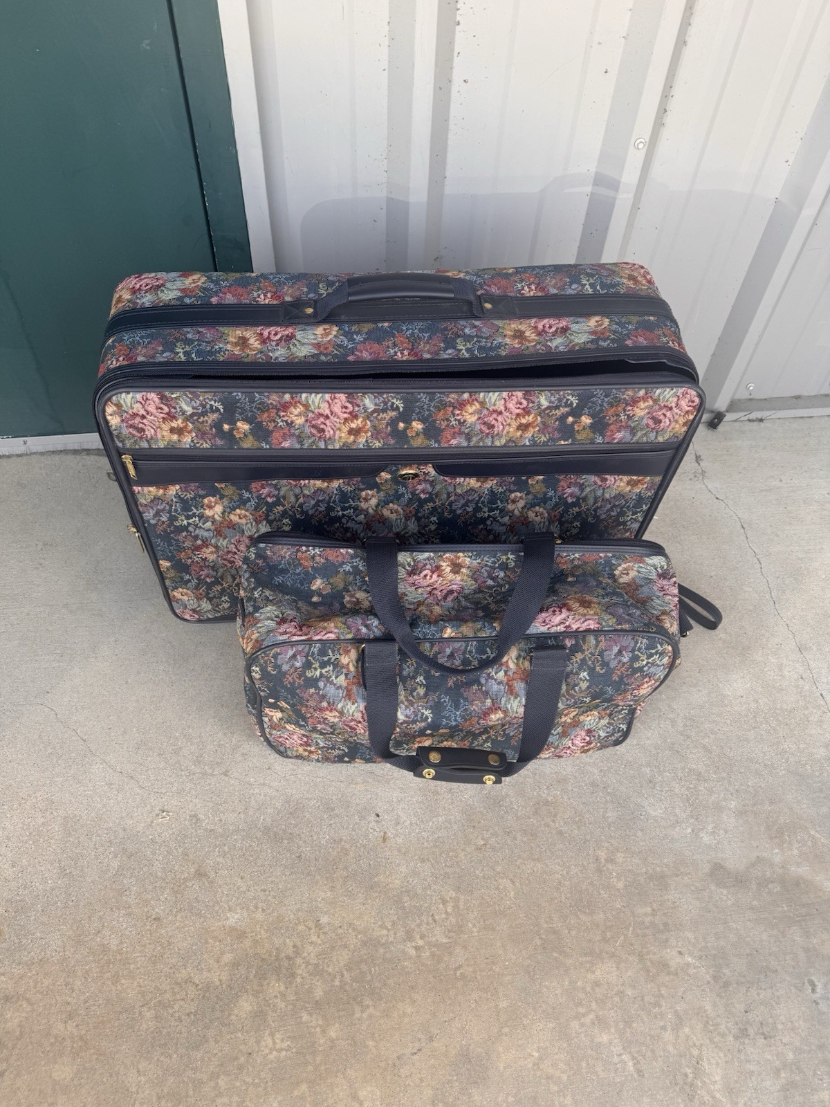 Vintage Jaguar 2 Piece Floral Tapersty Luggage Set
