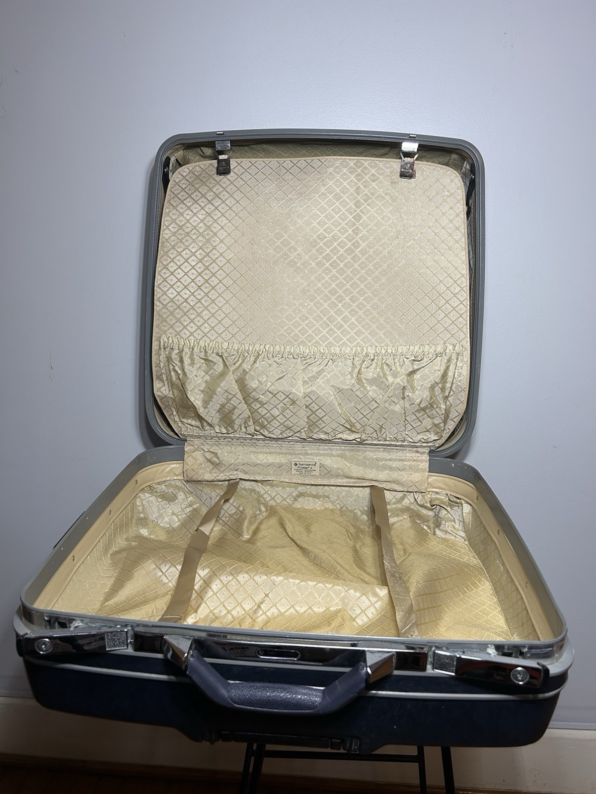 Vtg Rolling Navy Blue Samsonite 1987 Carry Pak 12 Hard Suitcase luggage with key