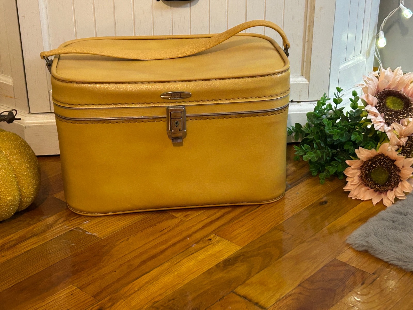 Vintage Luggage 1960s-70s Sears Featherlite Train Case Light Golden Yellow
