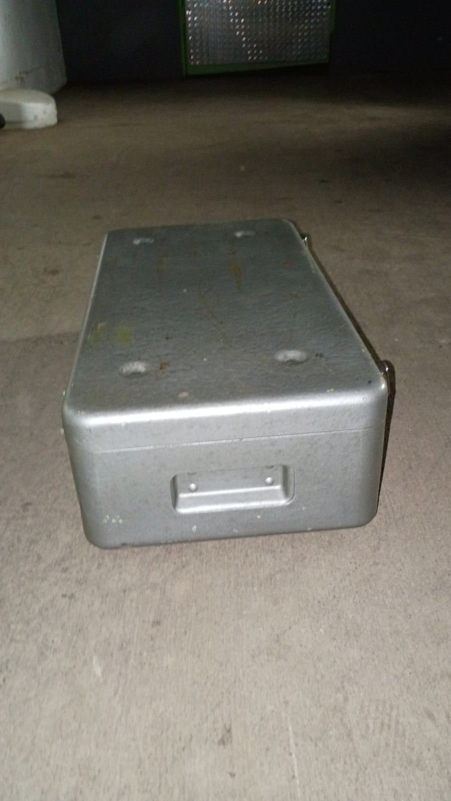 vintage metal suitcase 18″x 9″x 6″