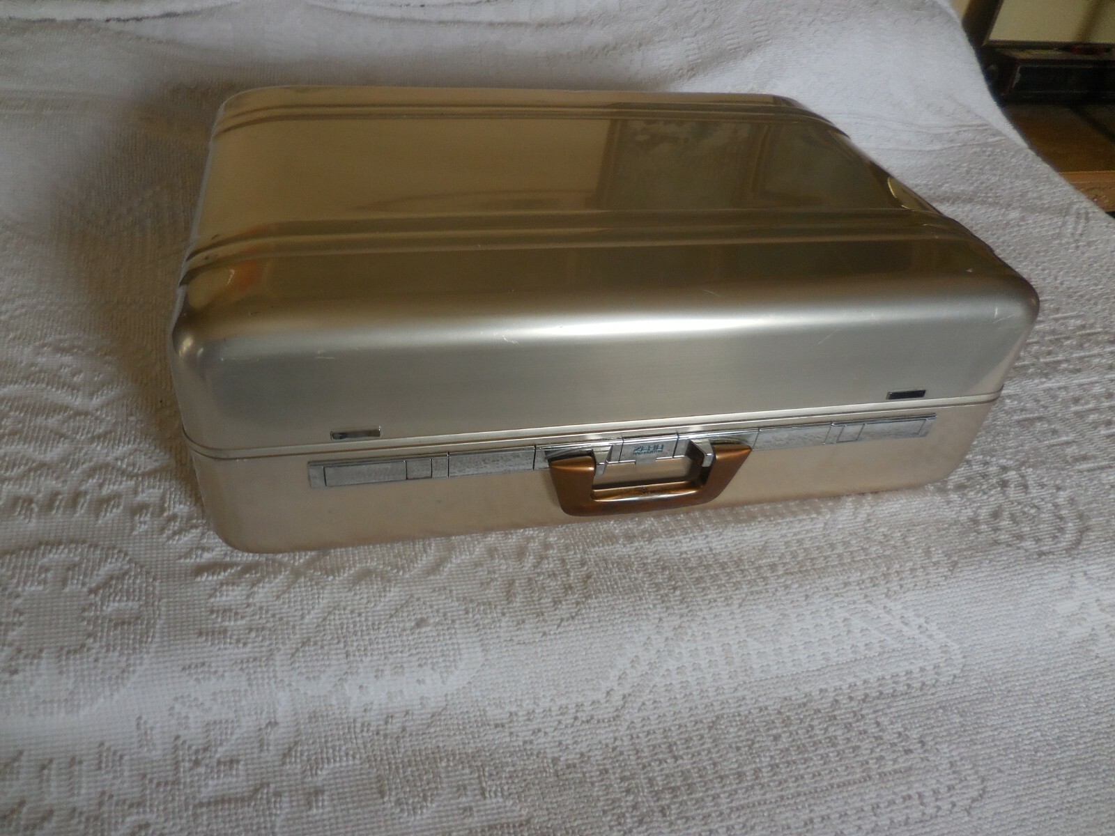 Vintage Zero Halliburton Gold Aluminum Suitcase Luggage Camera Gun Case 26x18x9