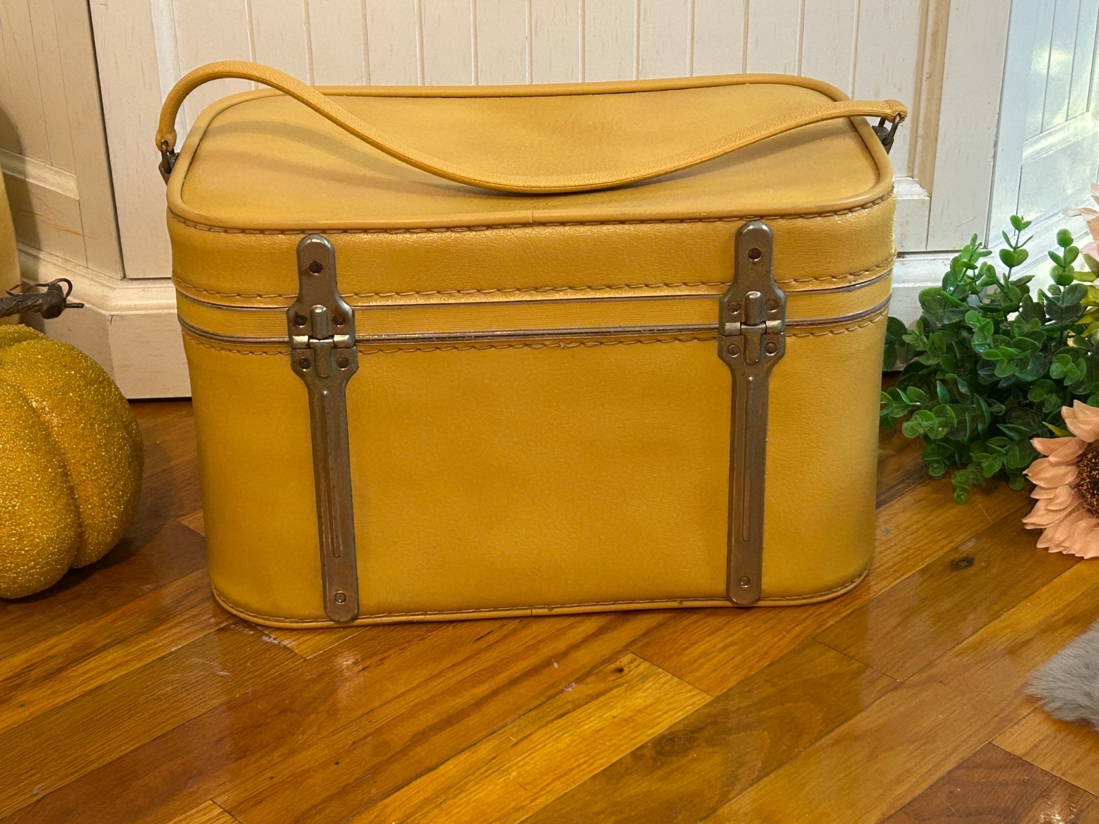 Vintage Luggage 1960s-70s Sears Featherlite Train Case Light Golden Yellow