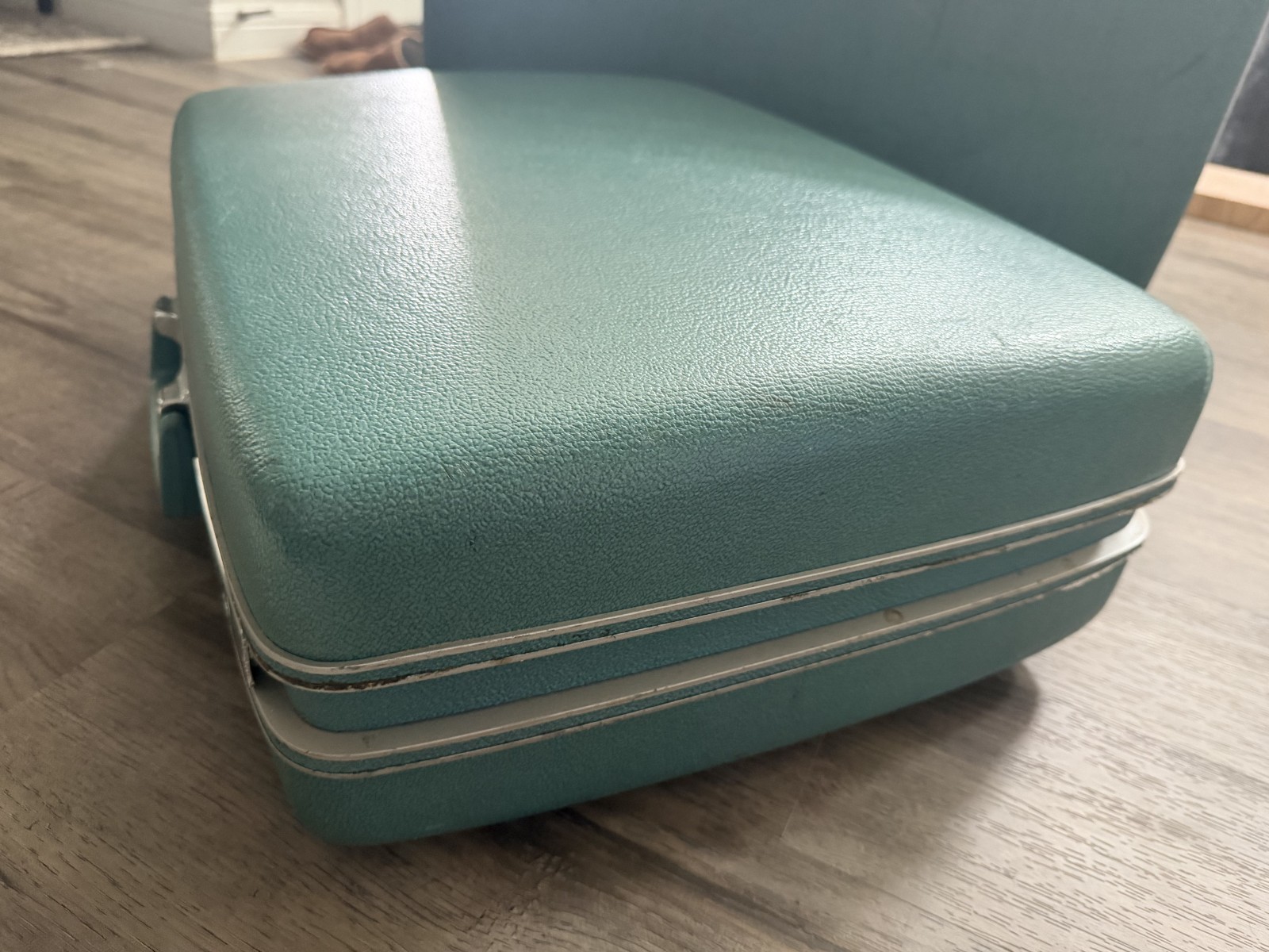 Set of 2 Sears Courier Case Luggage 26″ & 20″ Light Blue No Keys 1960’s 1970’s