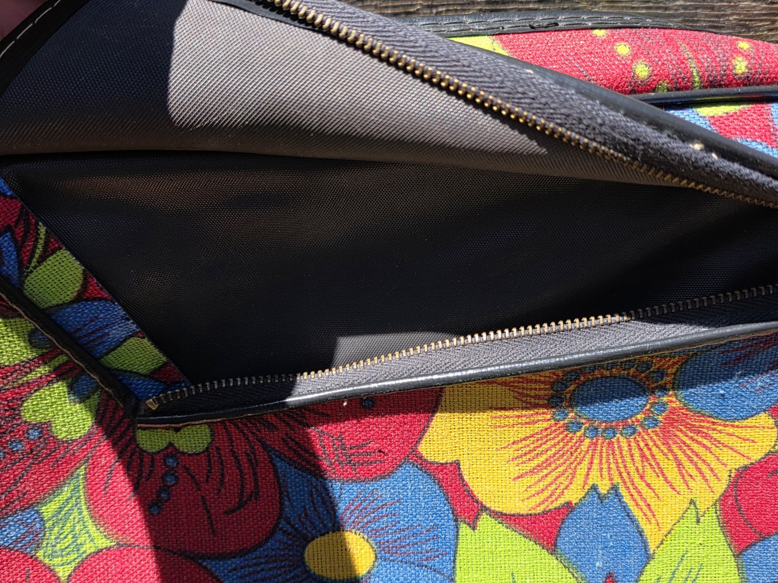 Vintage 60s 70s Child’s Floral Groovy Retro Overnight Bag Suitcase Luggage -FLAW