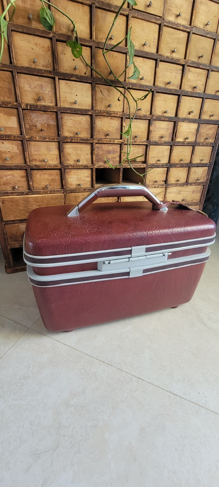 Vintage Burgundy Samsonite Silhouette Train Case With Tag & Adjustable Mirror