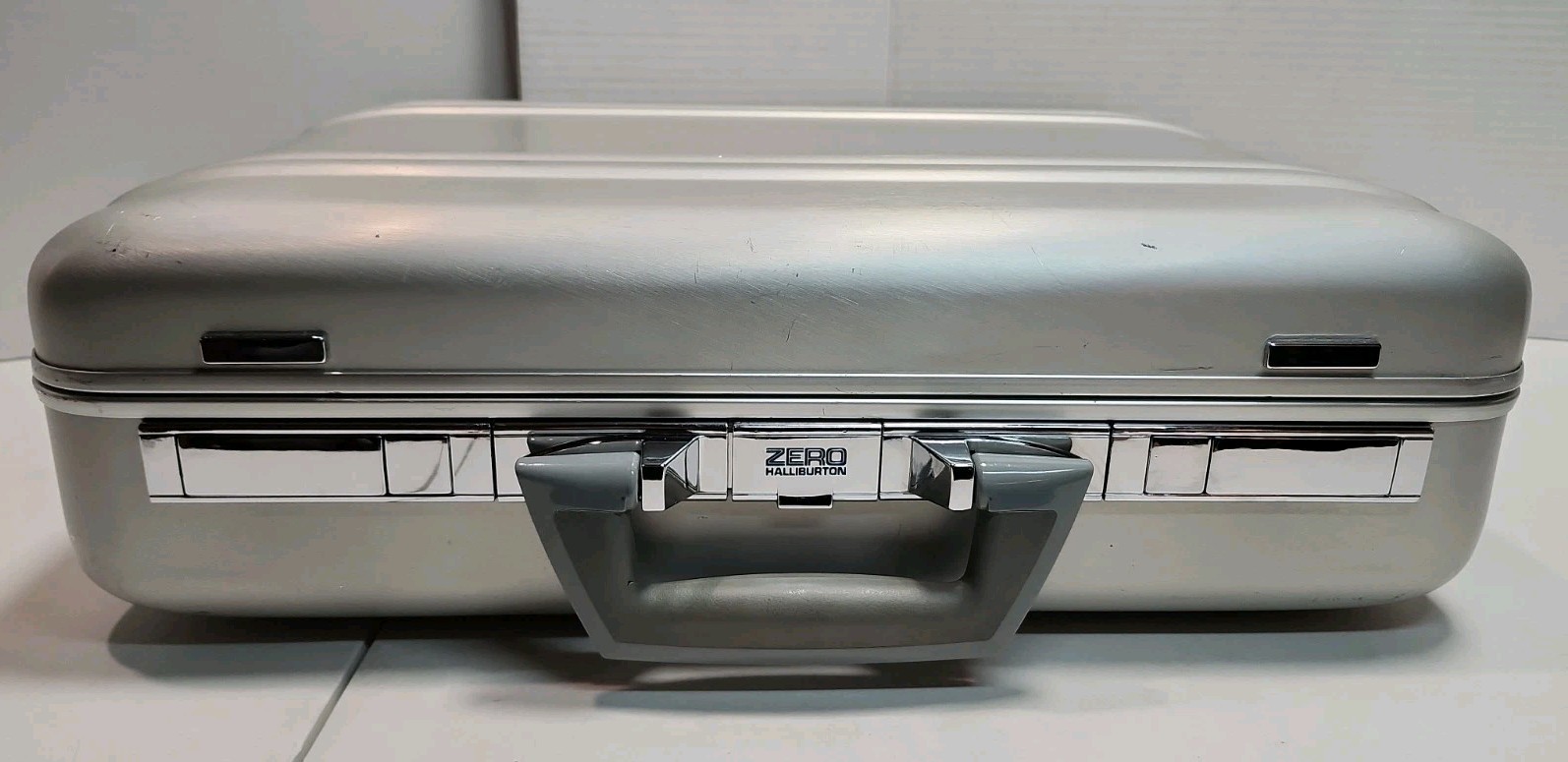 Zero Halliburton Locking Silver Aluminum Attache Case Briefcase – 1980’s – Used