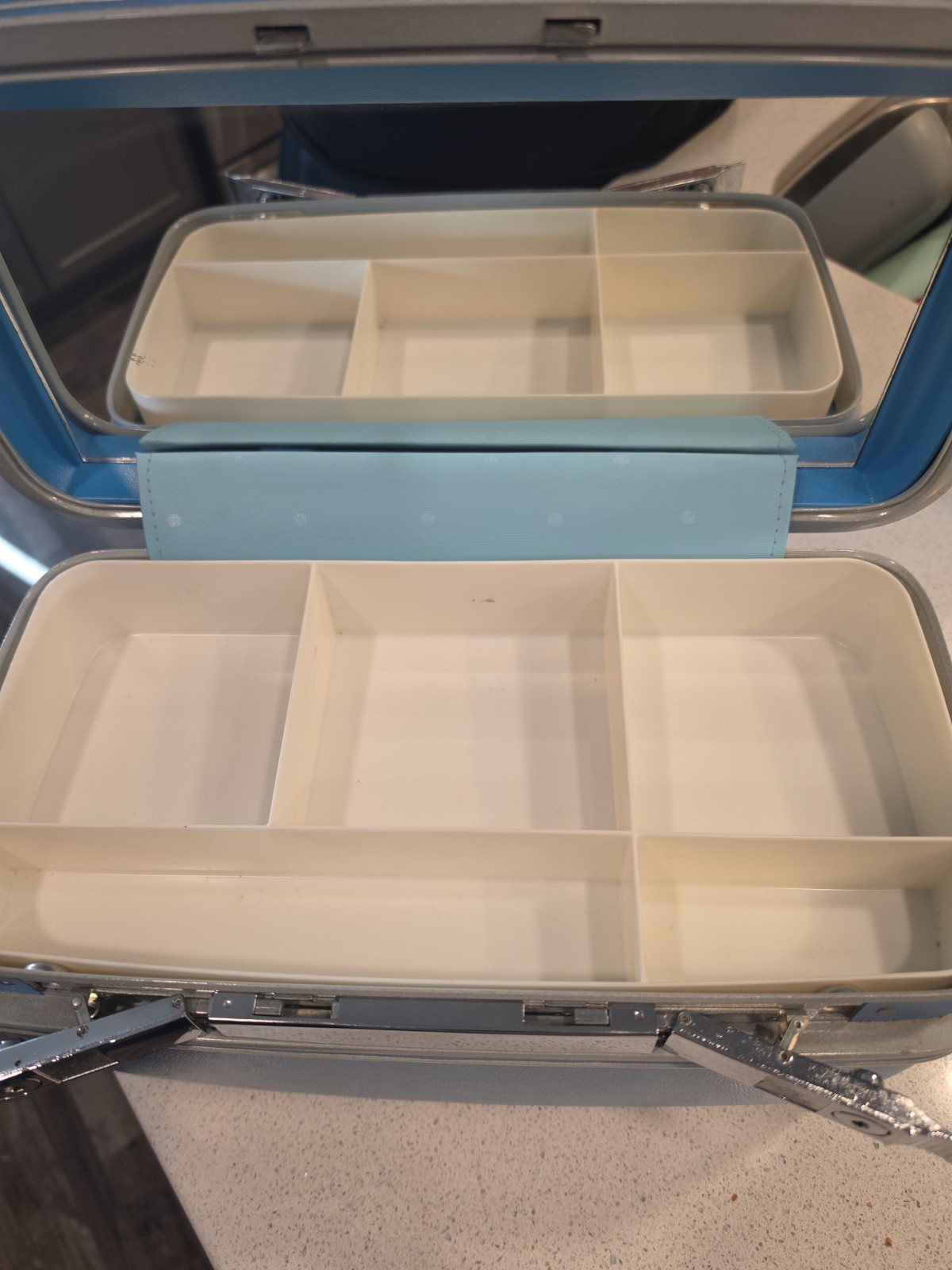 Vintage Samsonite Silhouette Baby Blue Hard Case Makeup Travel Case Clean No Key