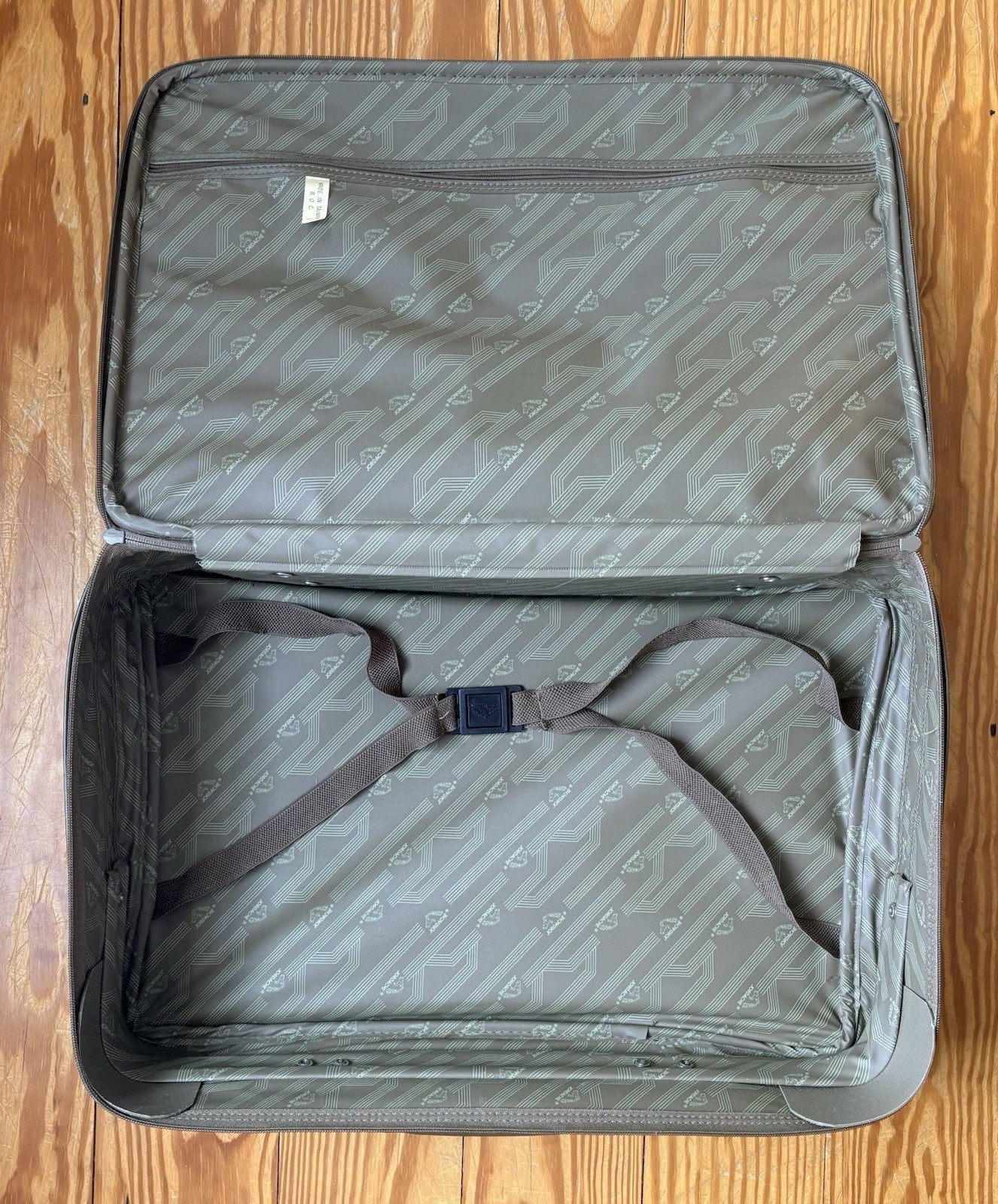 Vintage Jordache Floral Tapestry Travel Suitcase Carry-On Overnight Bag 80s
