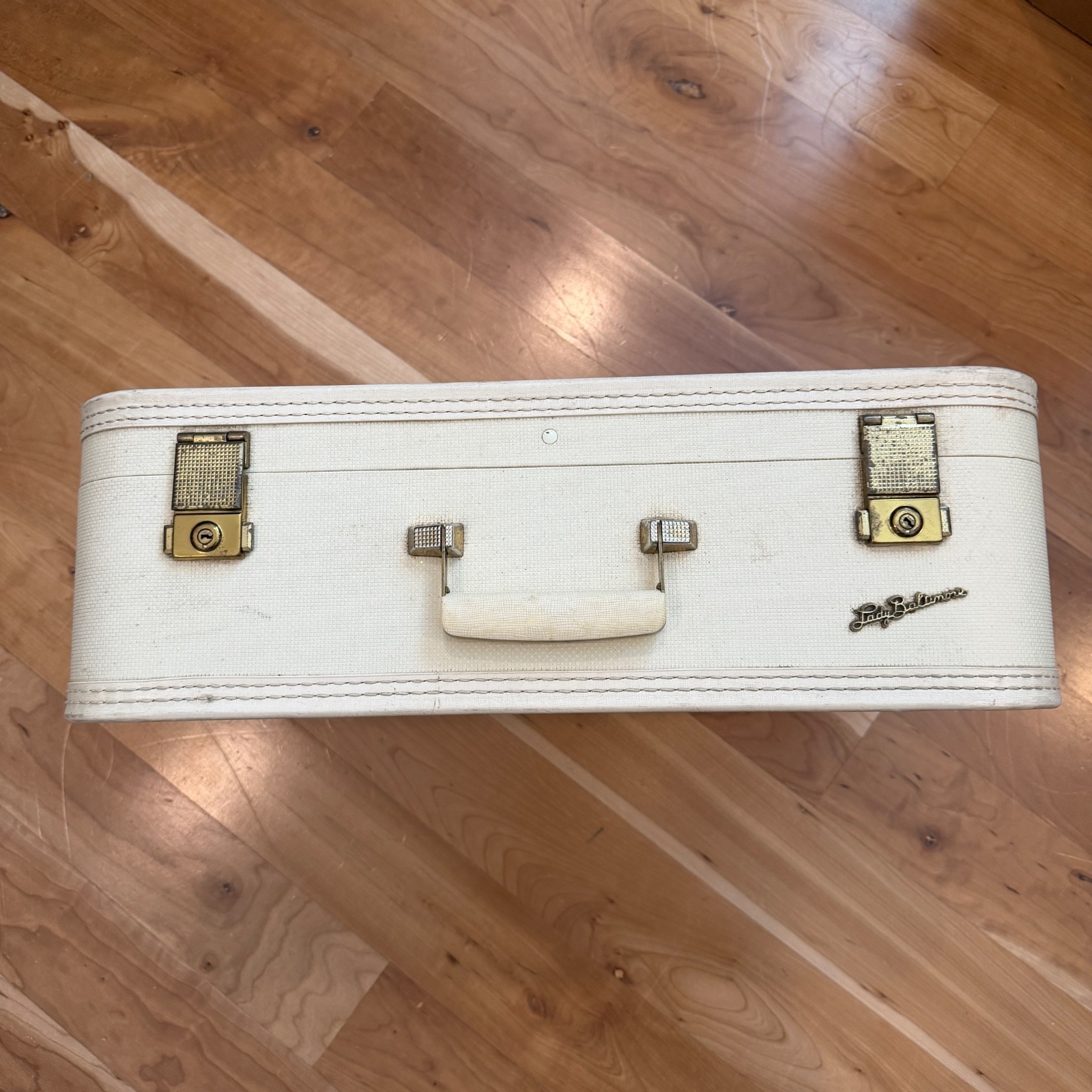 Lady Baltimore Overnight Hard Suitcase Luggage White MCM 1950s 21x14x7” – No Key