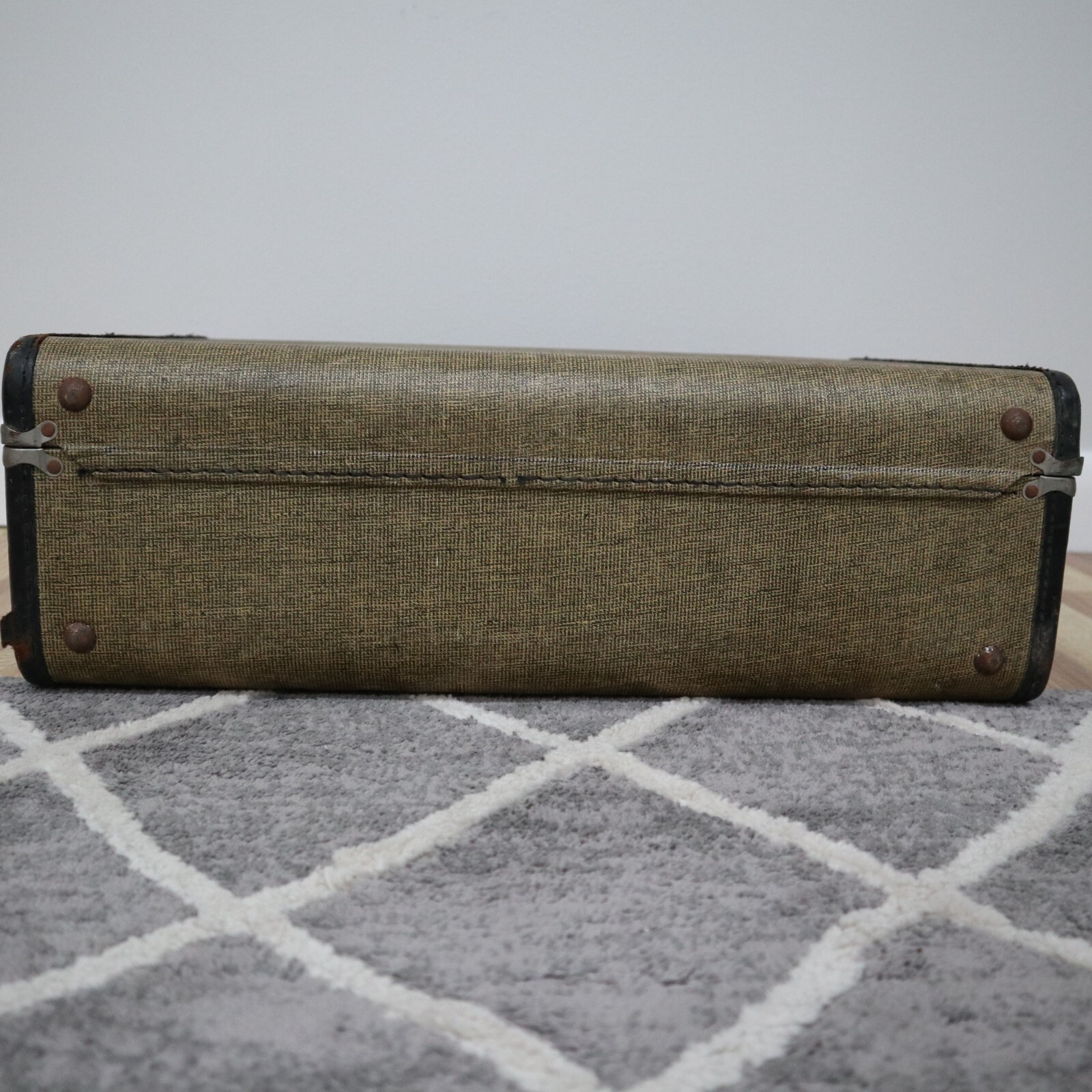 VTG Tweed Air Pak Luggage Suitcase Retro Beige Inner Cloth Lined Working Latches