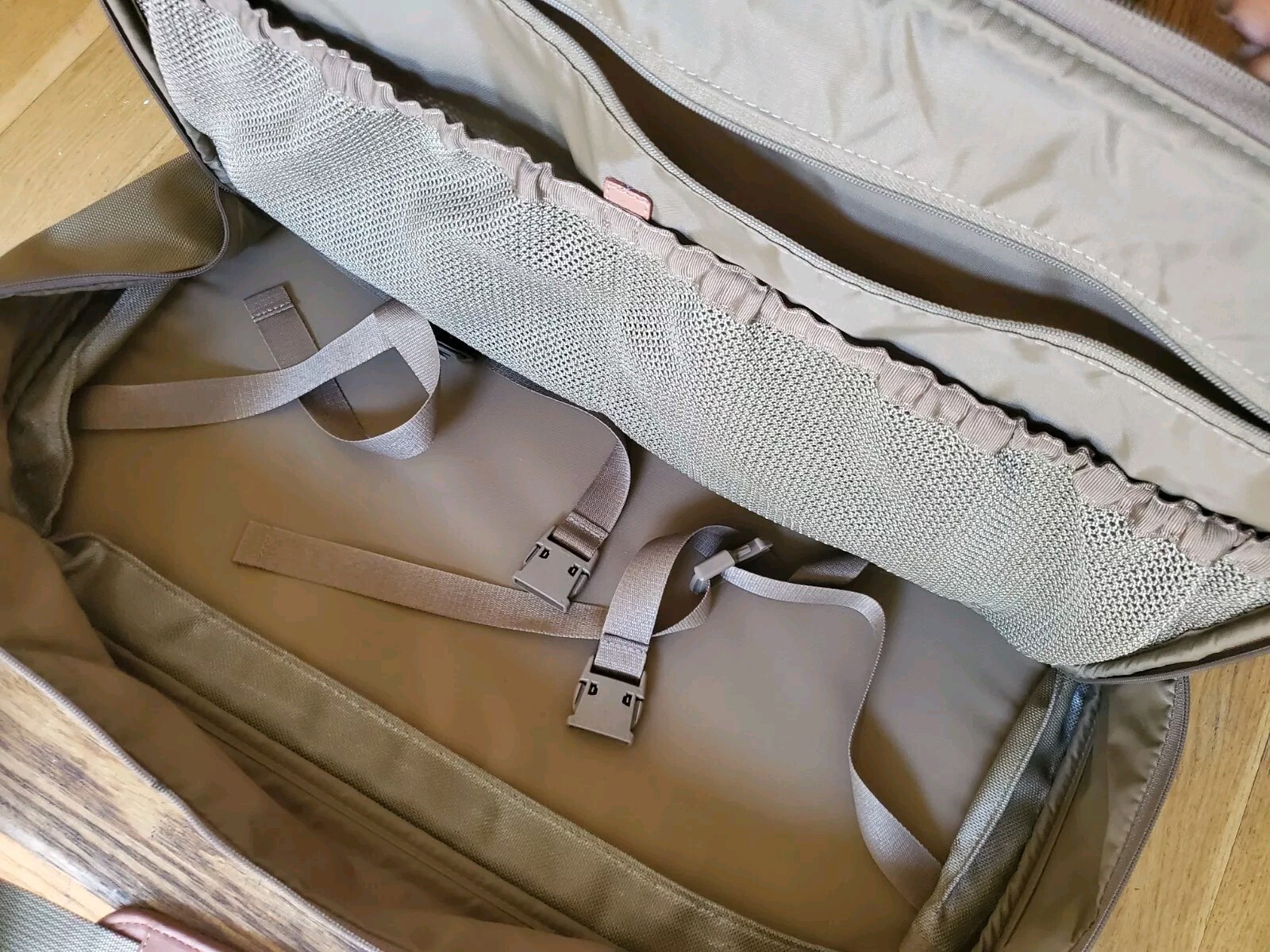 Hartmann Olive Green Nylon Shoulder Strap Carry On Travel Luggage Duffel Bag.