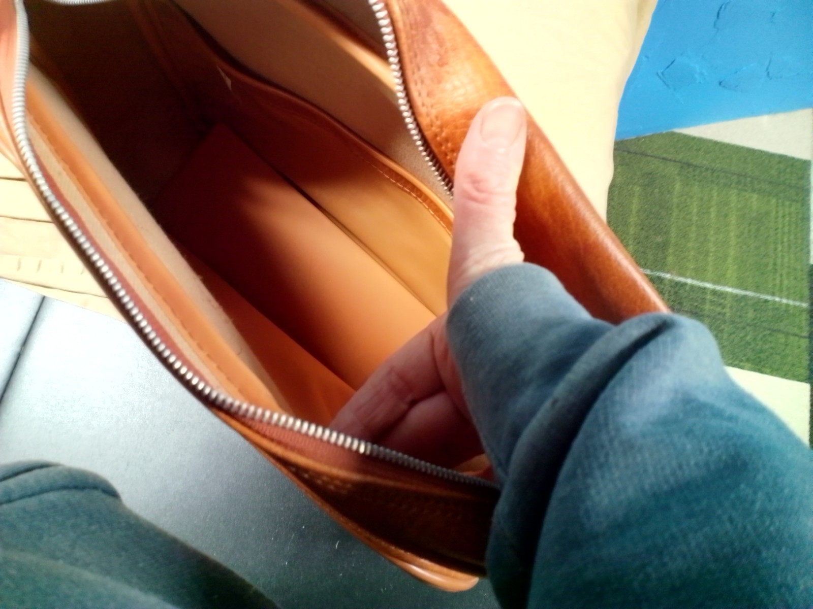 Vintage World Traveler Luggage 15″ Carry On Bag Leather/ Faux Leather?