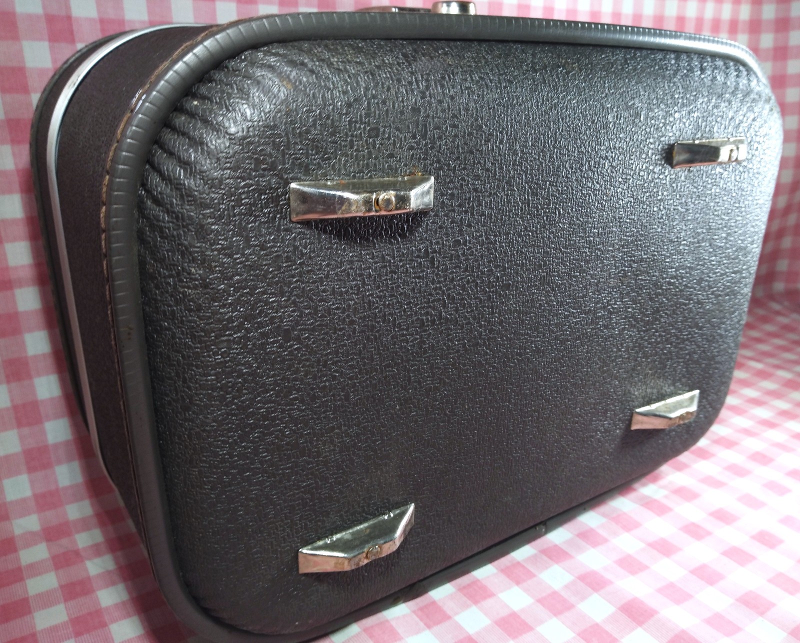 Neat Vintage Hard Side Train Case in Charcoal Grey • Fab Wanderlust Weekender